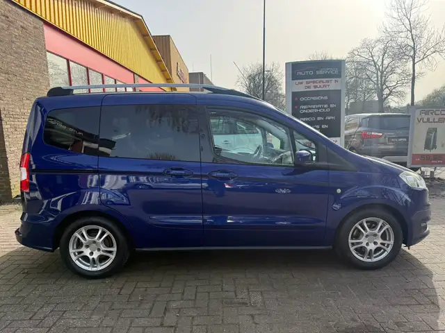 Ford Tourneo Courier view 9
