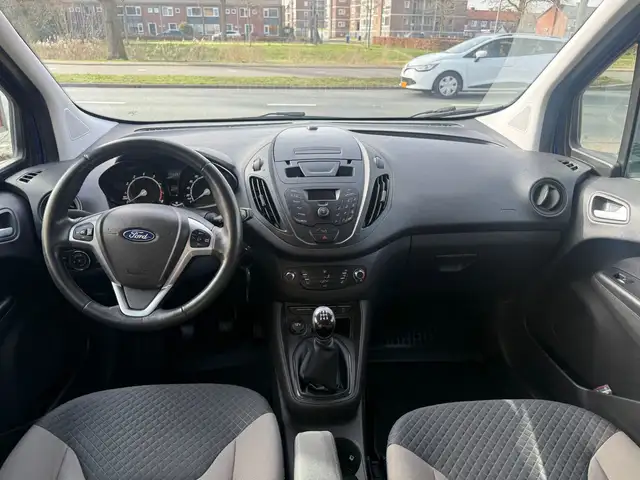 Ford Tourneo Courier view 2