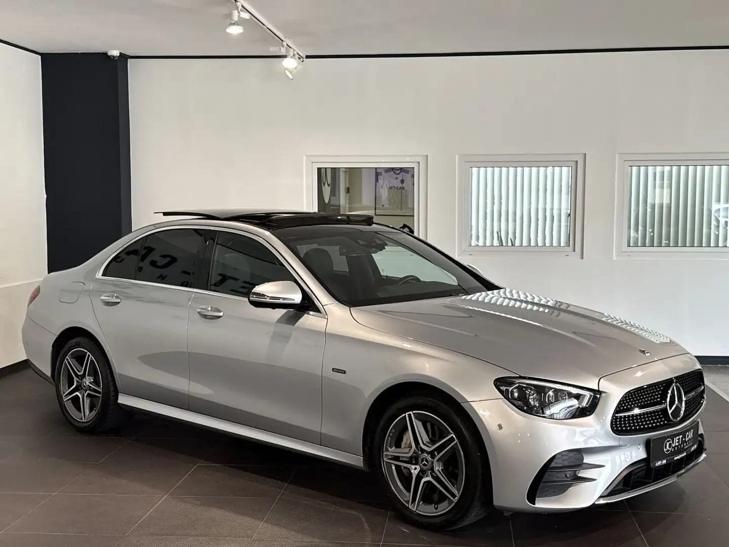 Mercedes-Benz E 300 de AMG *Pano-Multibeam-ACC-Burmester-360°* Argent - 2
