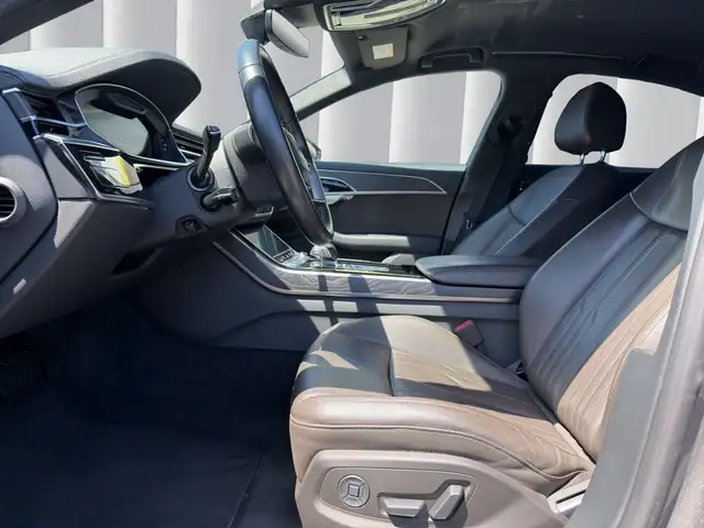 Audi A8 view 10