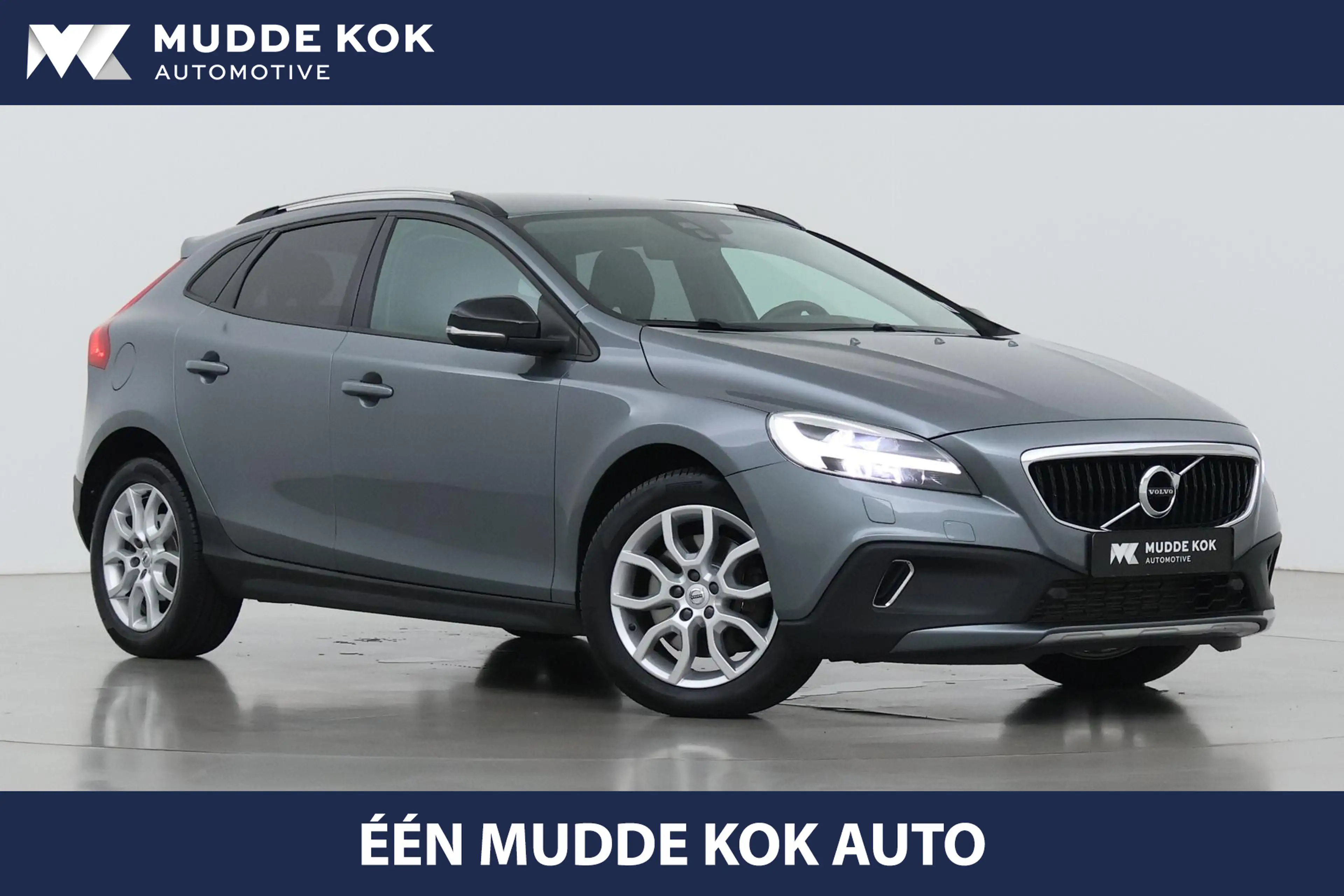 Volvo V40 2.0 T4 Momentum | Trekhaak | Navigatie | Stoelverw