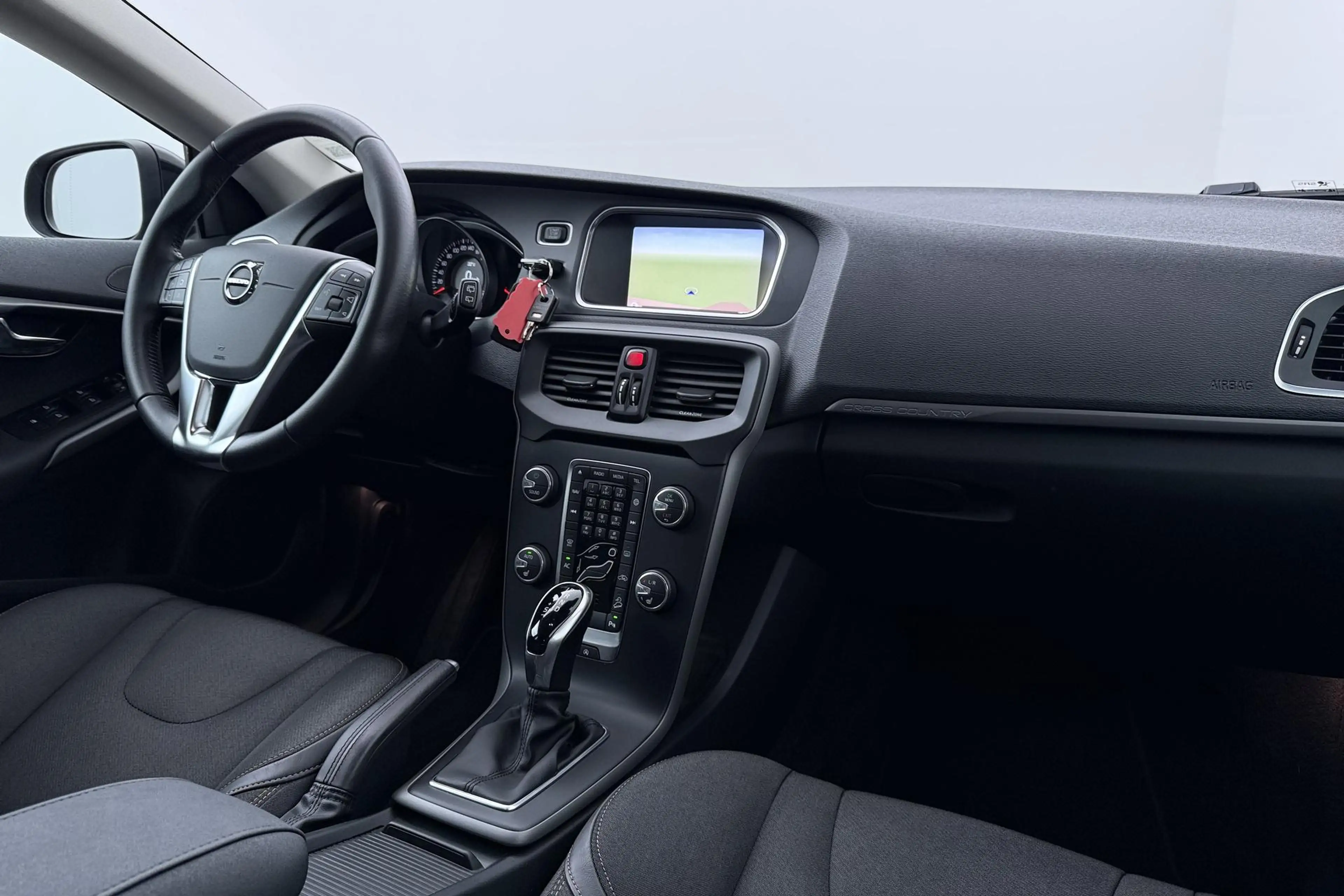 Volvo V40 2.0 T4 Momentum | Trekhaak | Navigatie | Stoelverw — photo 17