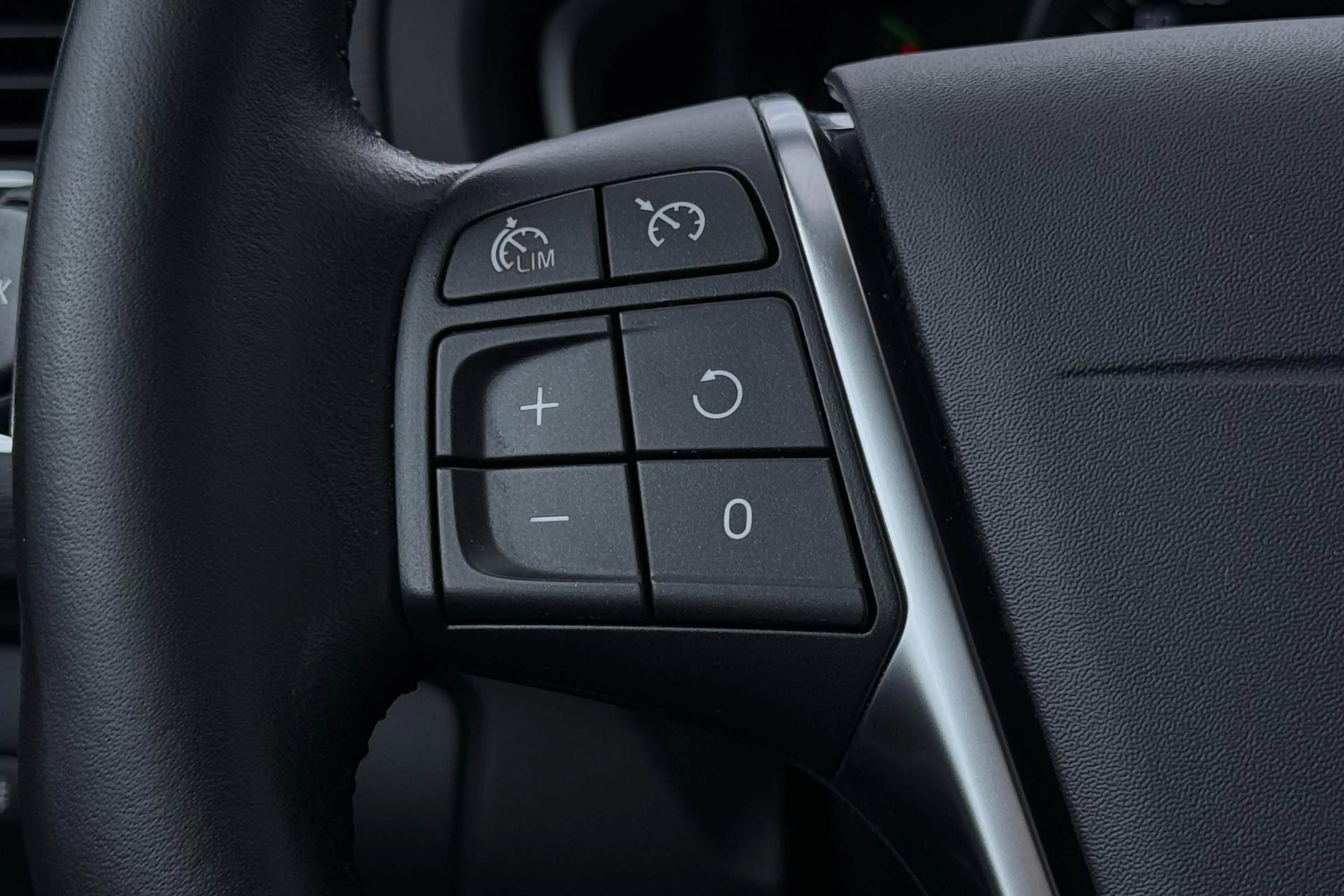 Volvo V40 2.0 T4 Momentum | Trekhaak | Navigatie | Stoelverw — photo 28