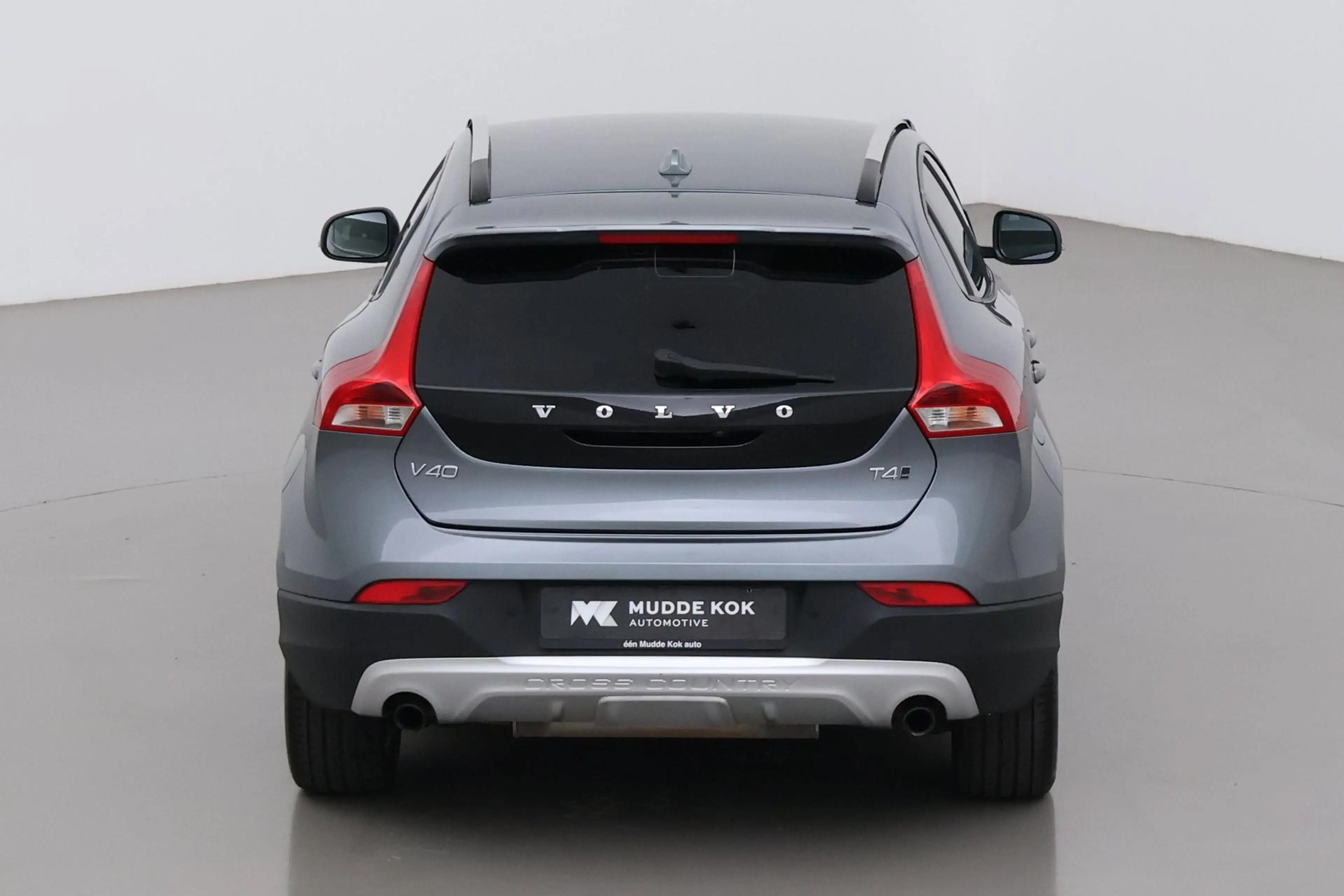 Volvo V40 2.0 T4 Momentum | Trekhaak | Navigatie | Stoelverw — photo 9