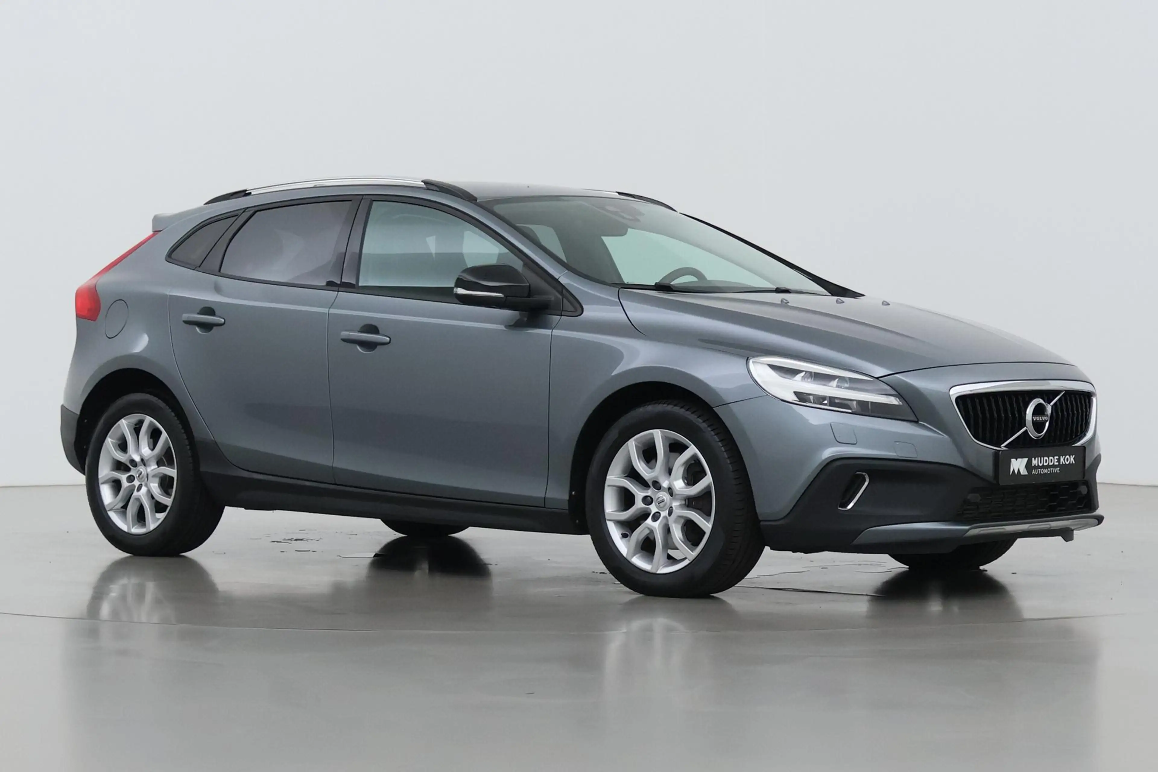 Volvo V40 2.0 T4 Momentum | Trekhaak | Navigatie | Stoelverw — photo 45