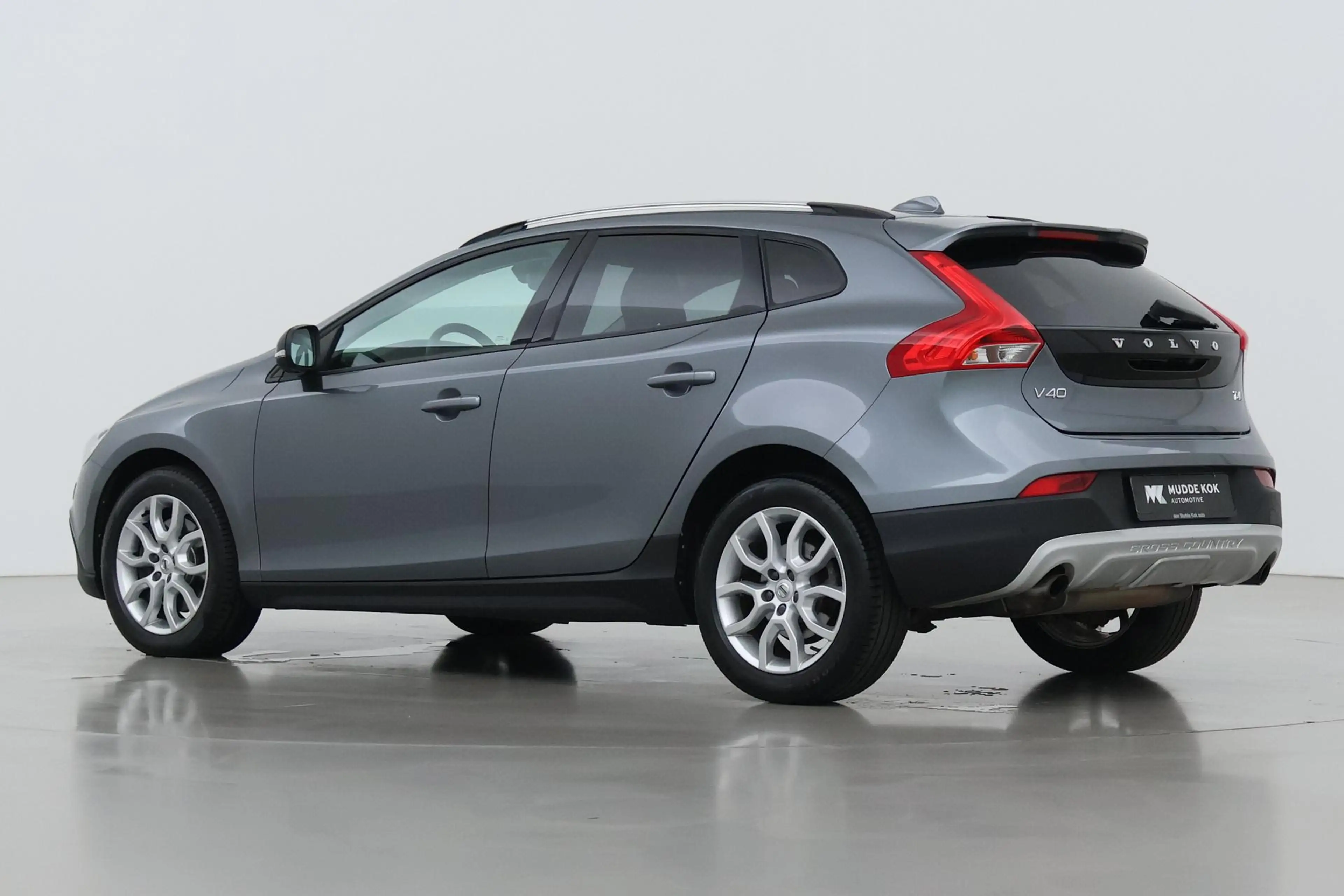 Volvo V40 2.0 T4 Momentum | Trekhaak | Navigatie | Stoelverw — photo 46