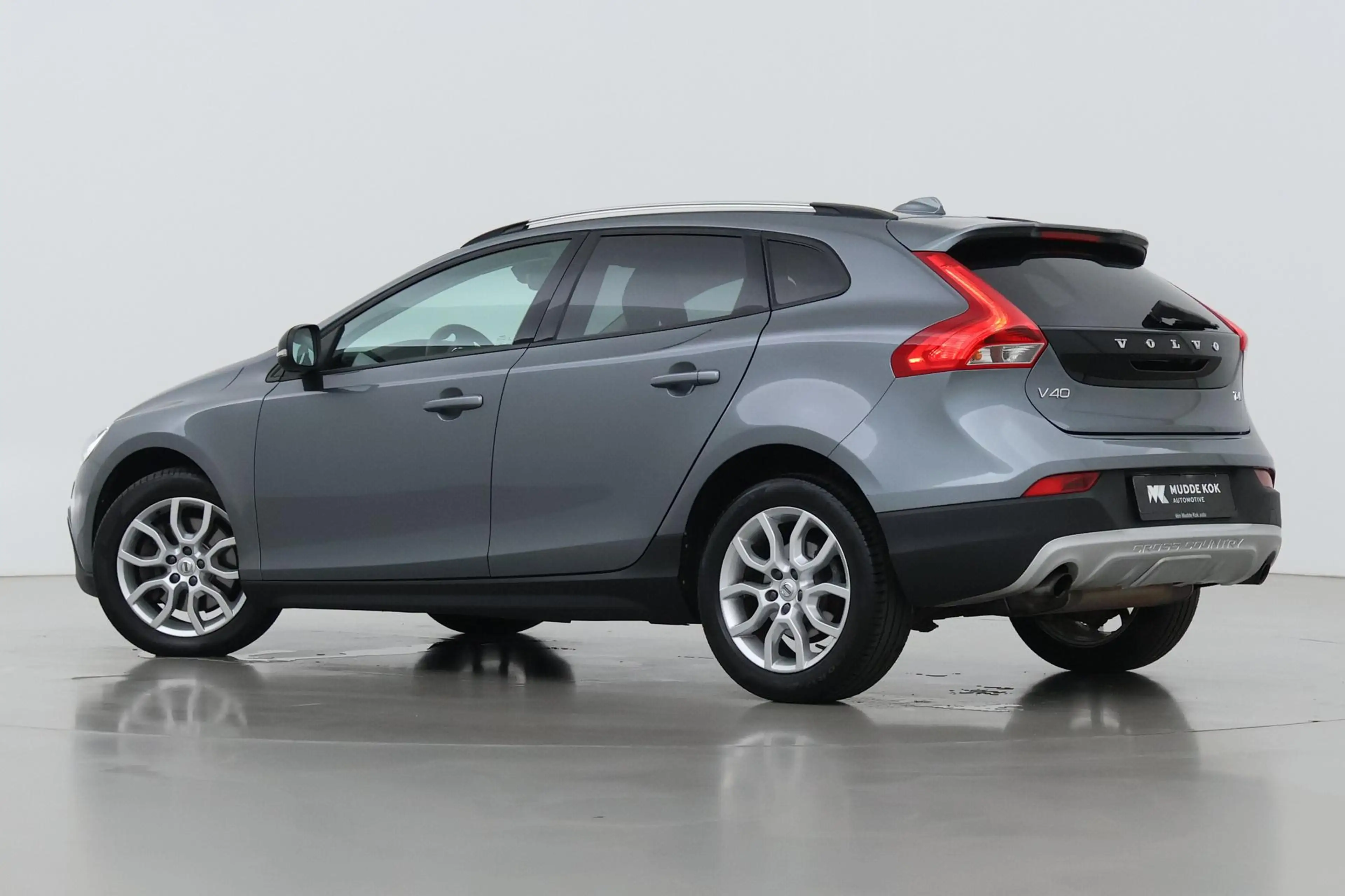 Volvo V40 2.0 T4 Momentum | Trekhaak | Navigatie | Stoelverw — photo 2