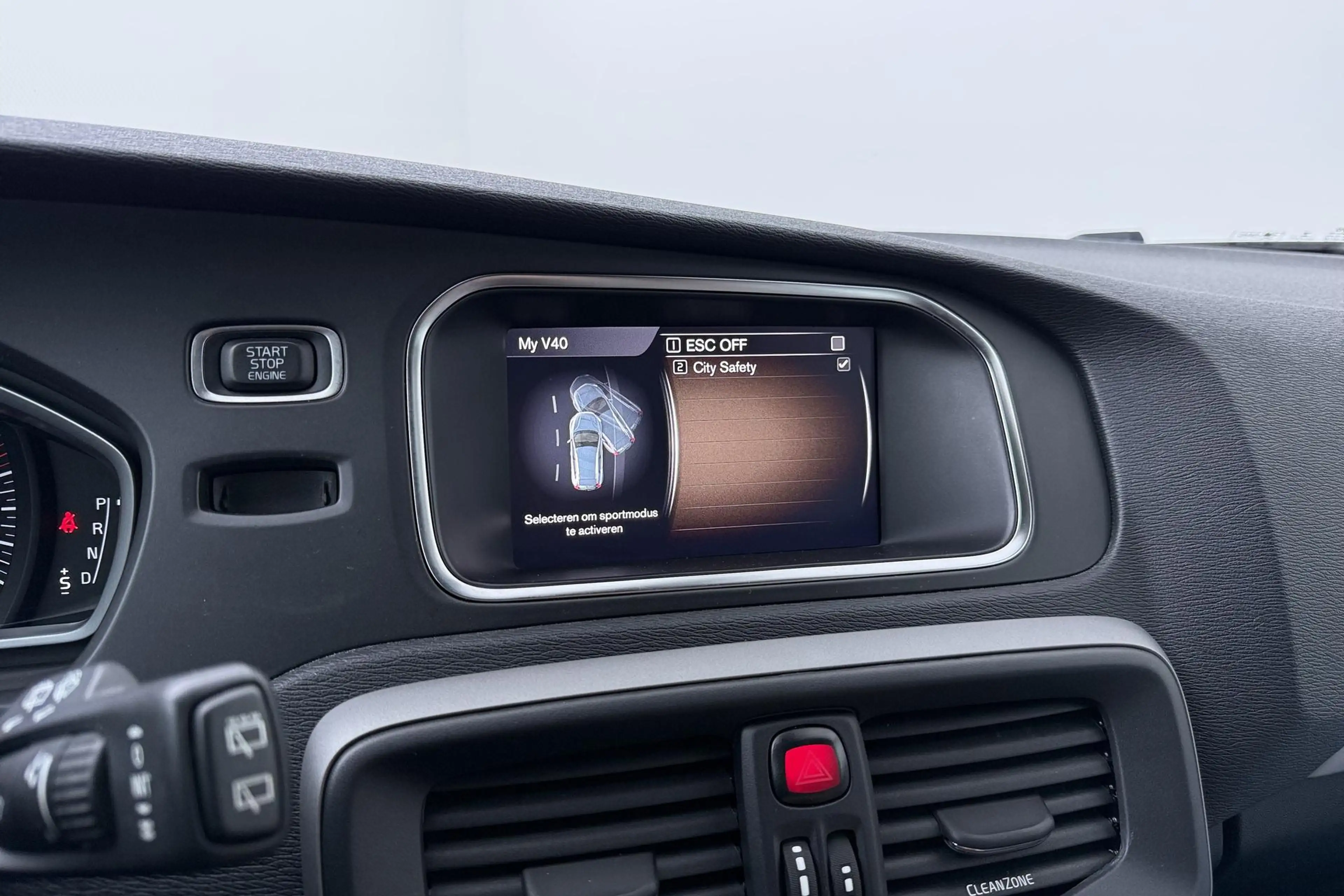 Volvo V40 2.0 T4 Momentum | Trekhaak | Navigatie | Stoelverw — photo 25