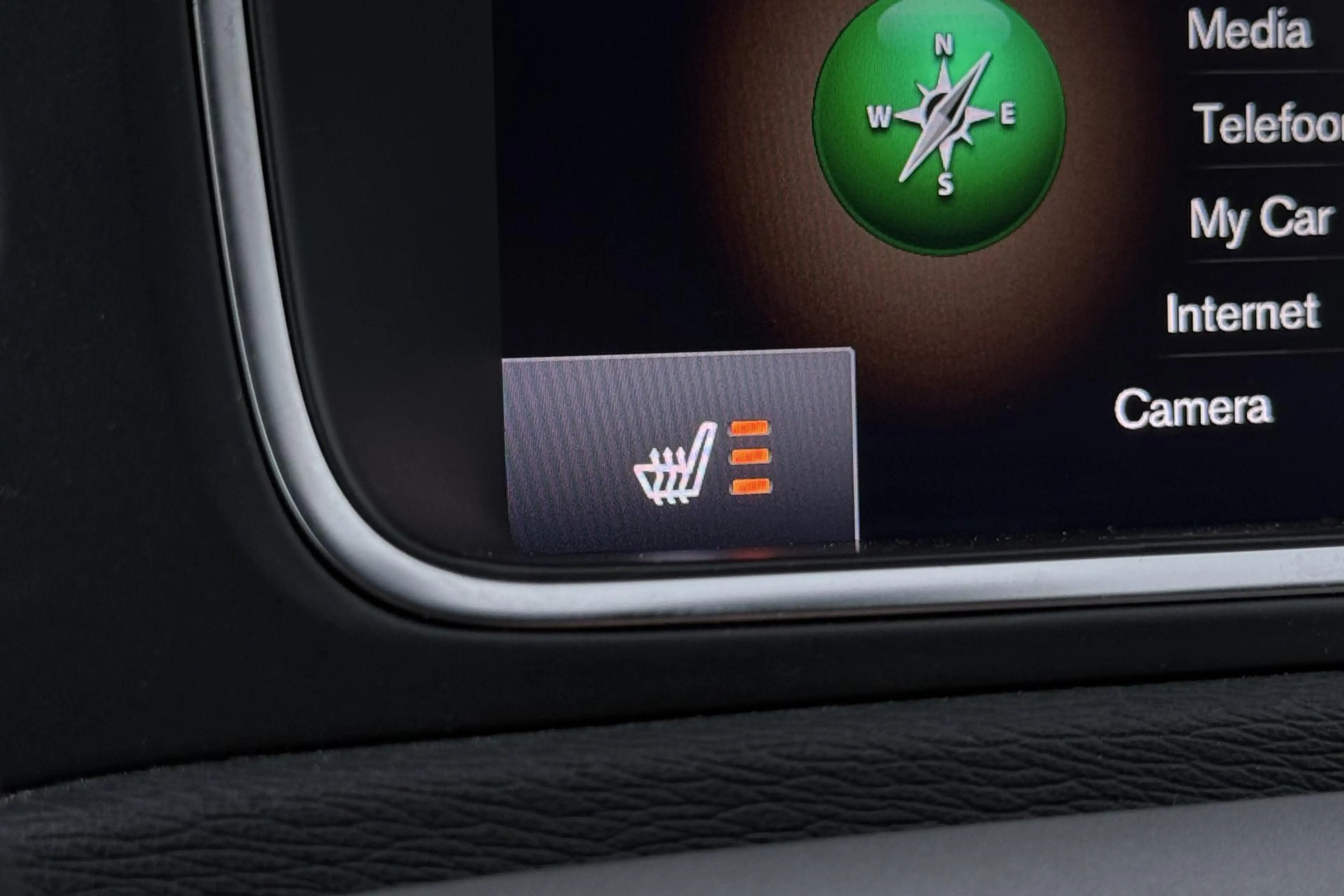 Volvo V40 2.0 T4 Momentum | Trekhaak | Navigatie | Stoelverw — photo 12
