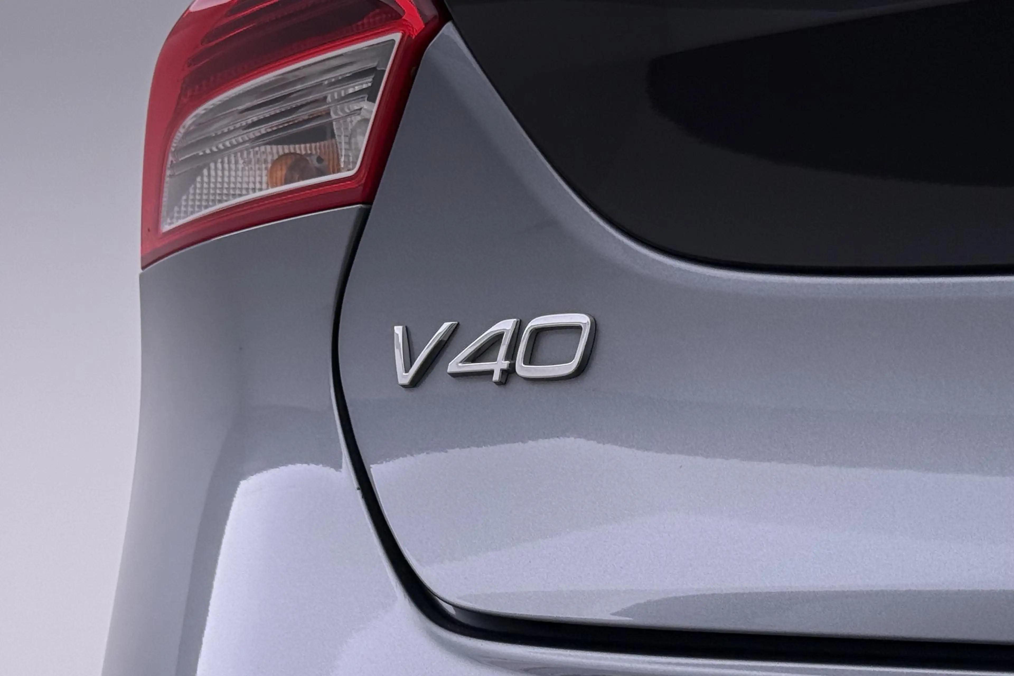 Volvo V40 2.0 T4 Momentum | Trekhaak | Navigatie | Stoelverw — photo 40