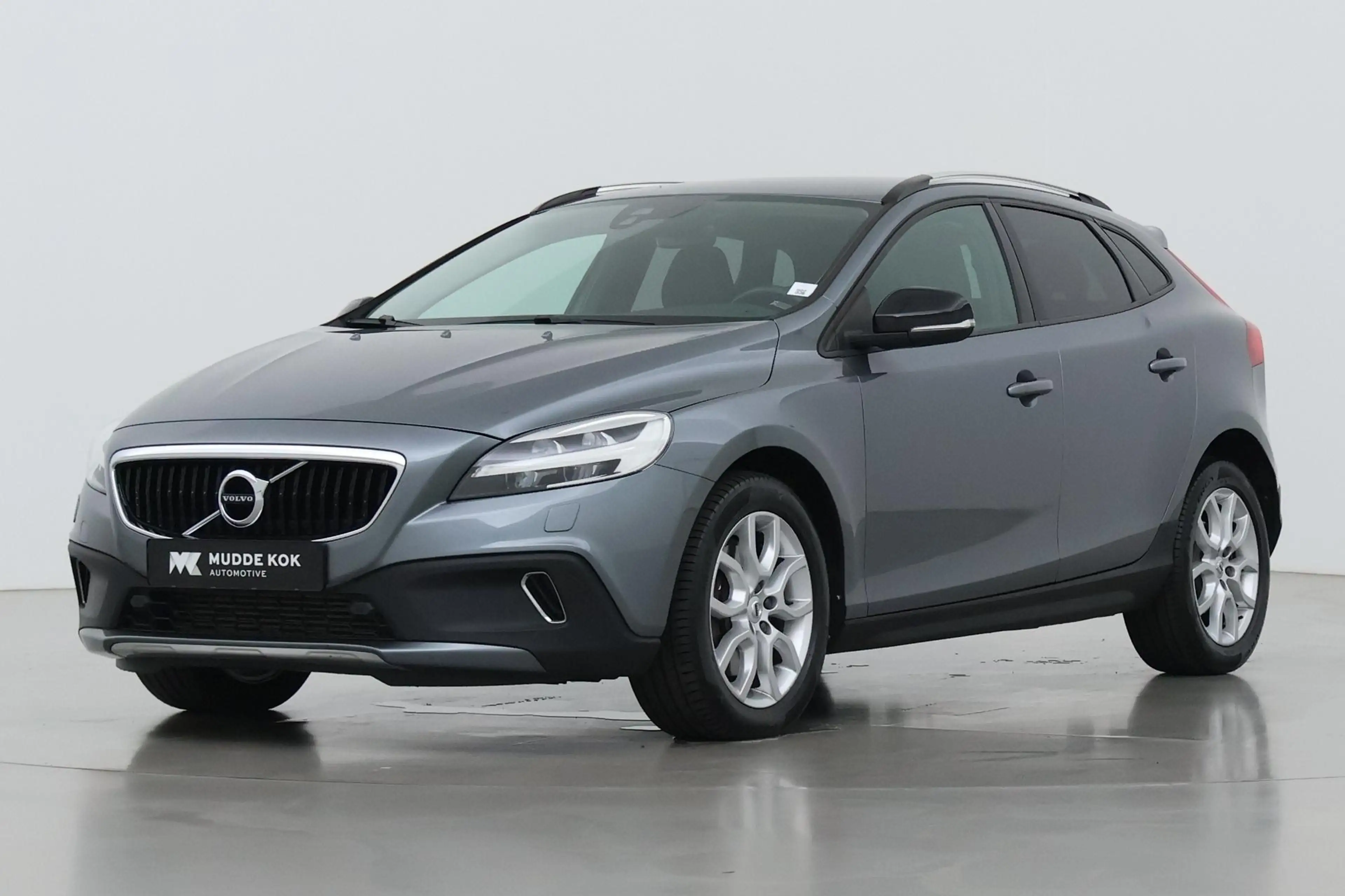 Volvo V40 2.0 T4 Momentum | Trekhaak | Navigatie | Stoelverw — photo 8