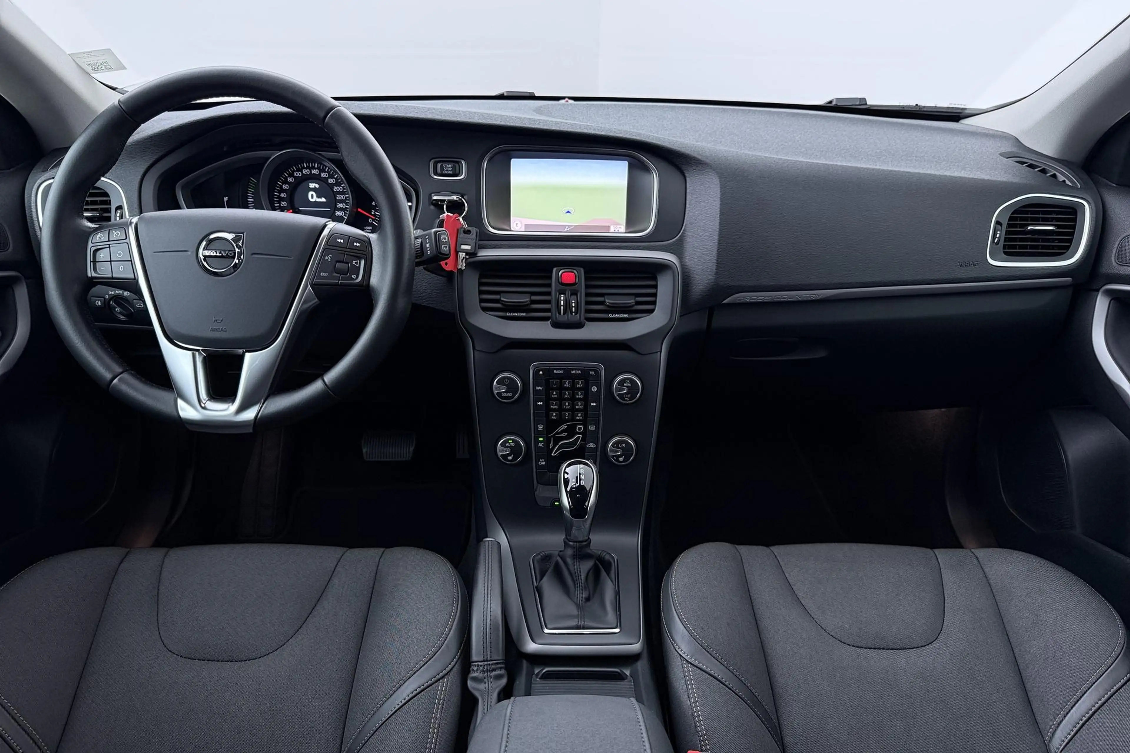 Volvo V40 2.0 T4 Momentum | Trekhaak | Navigatie | Stoelverw — photo 4
