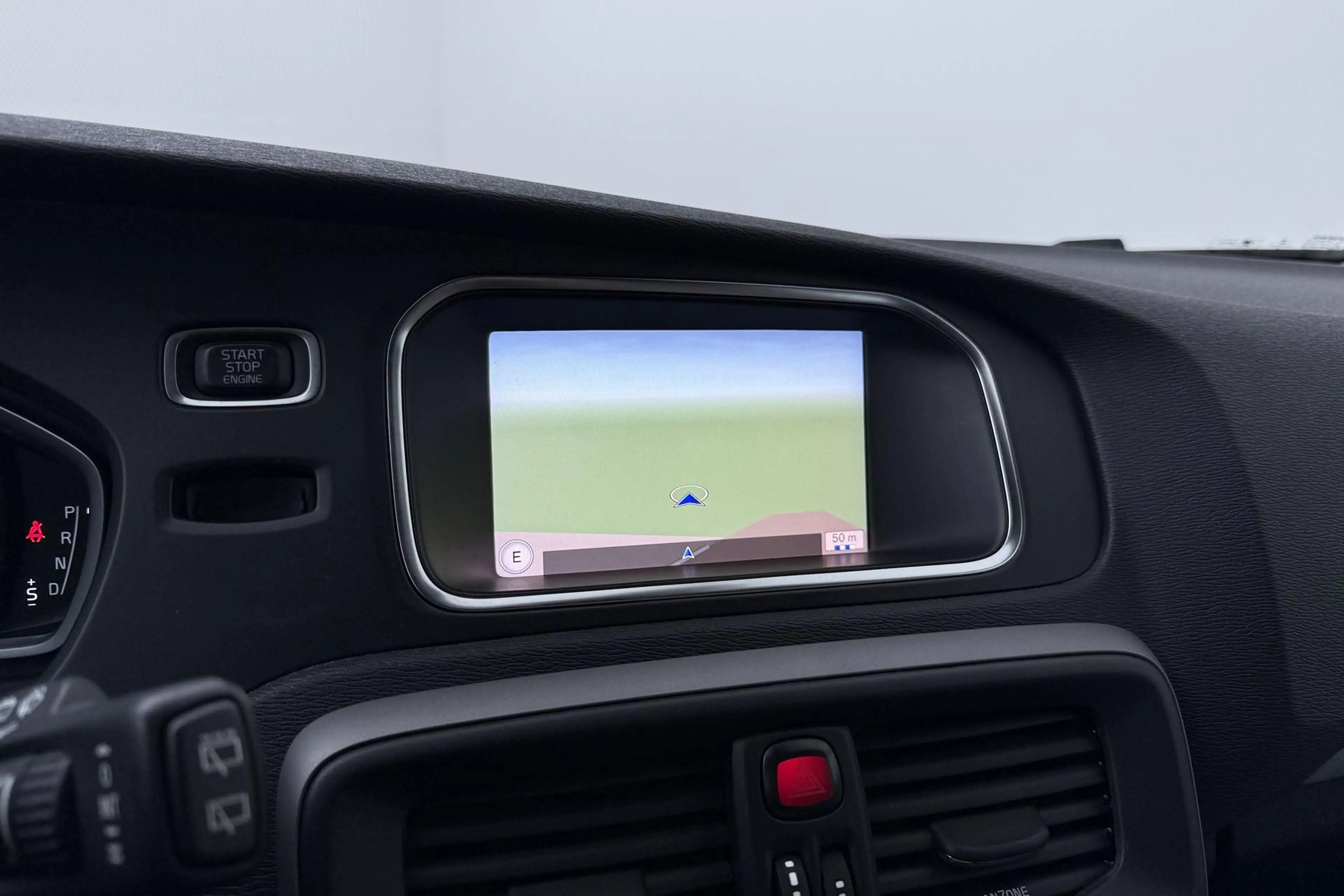 Volvo V40 2.0 T4 Momentum | Trekhaak | Navigatie | Stoelverw — photo 14
