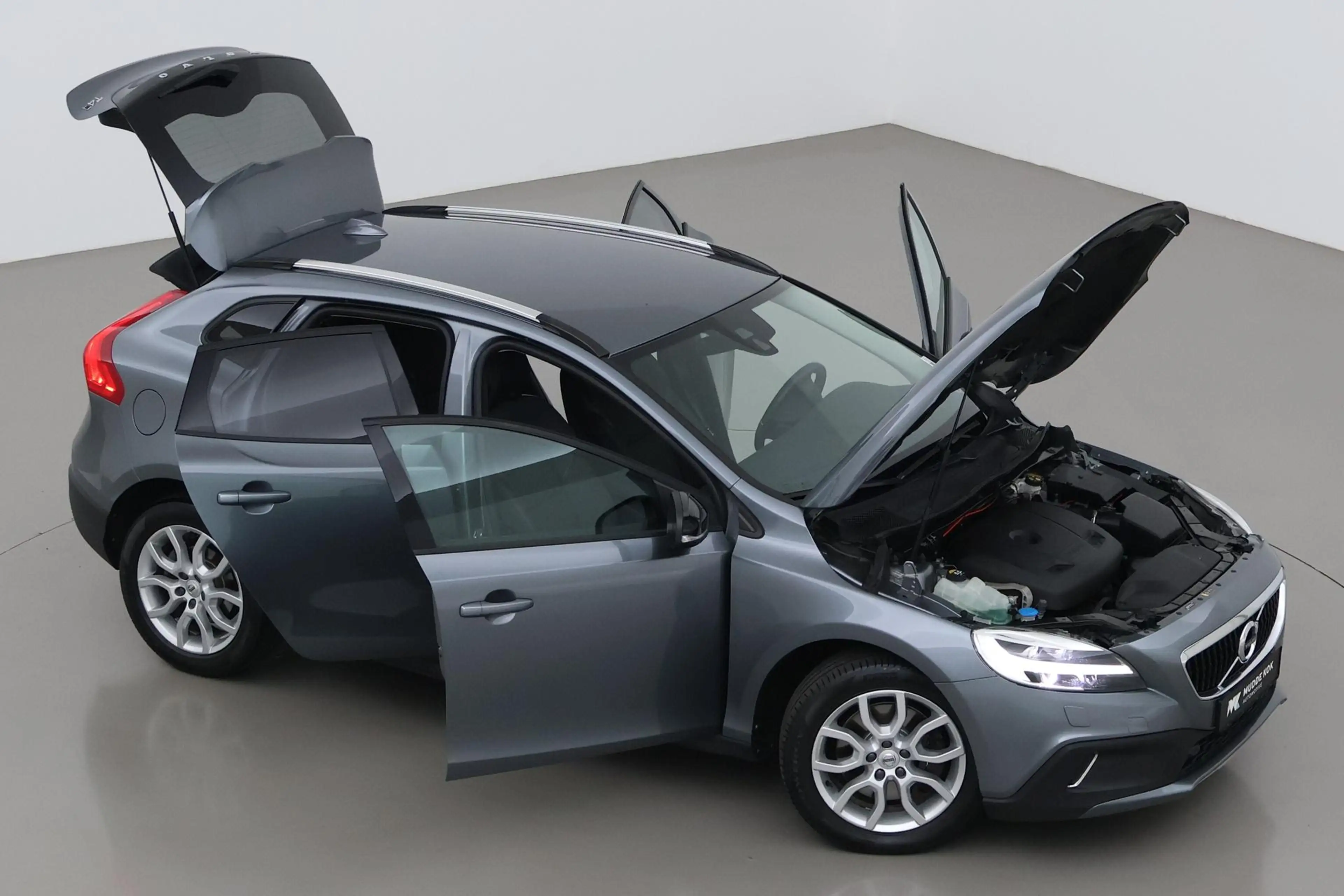 Volvo V40 2.0 T4 Momentum | Trekhaak | Navigatie | Stoelverw — photo 6