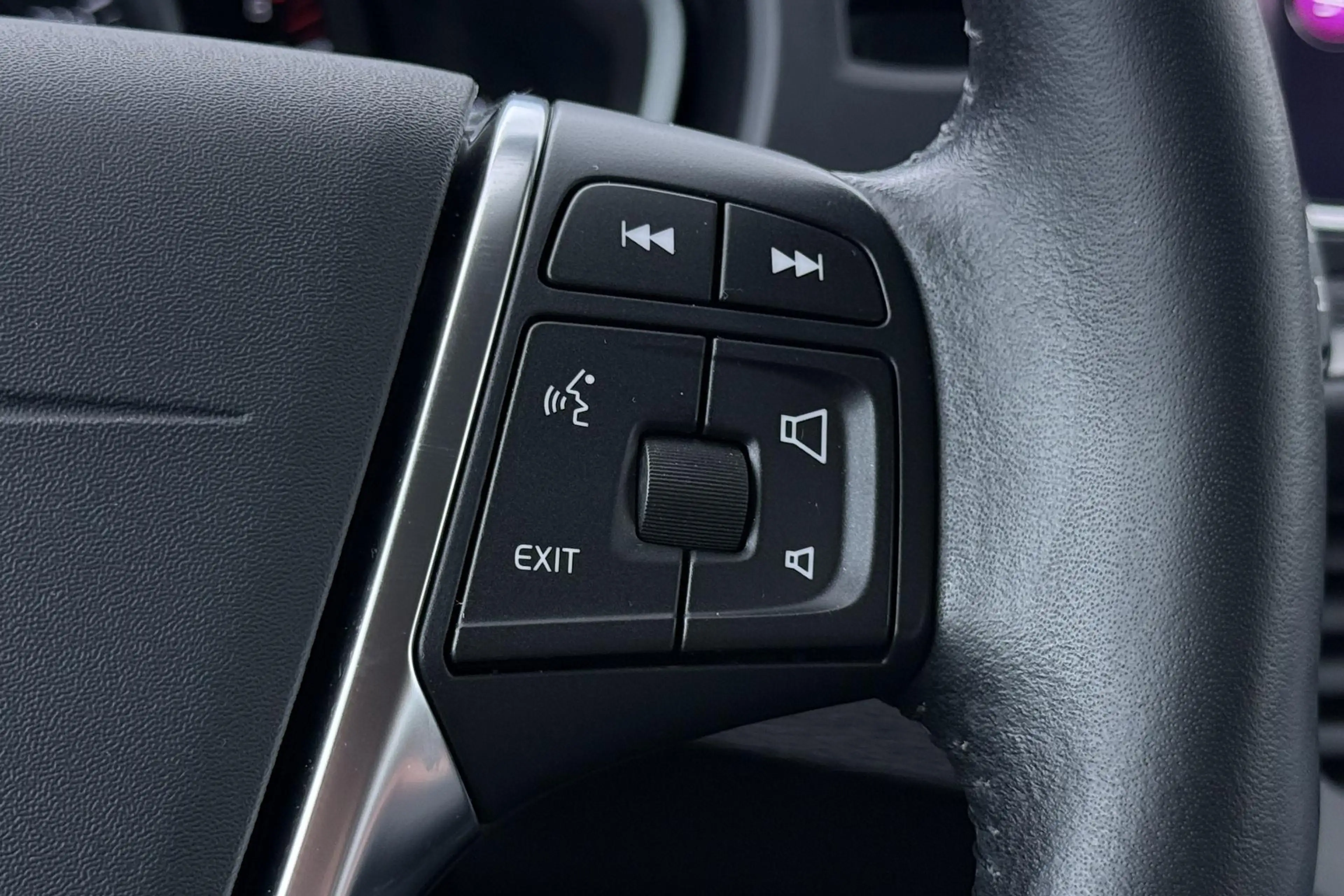 Volvo V40 2.0 T4 Momentum | Trekhaak | Navigatie | Stoelverw — photo 29