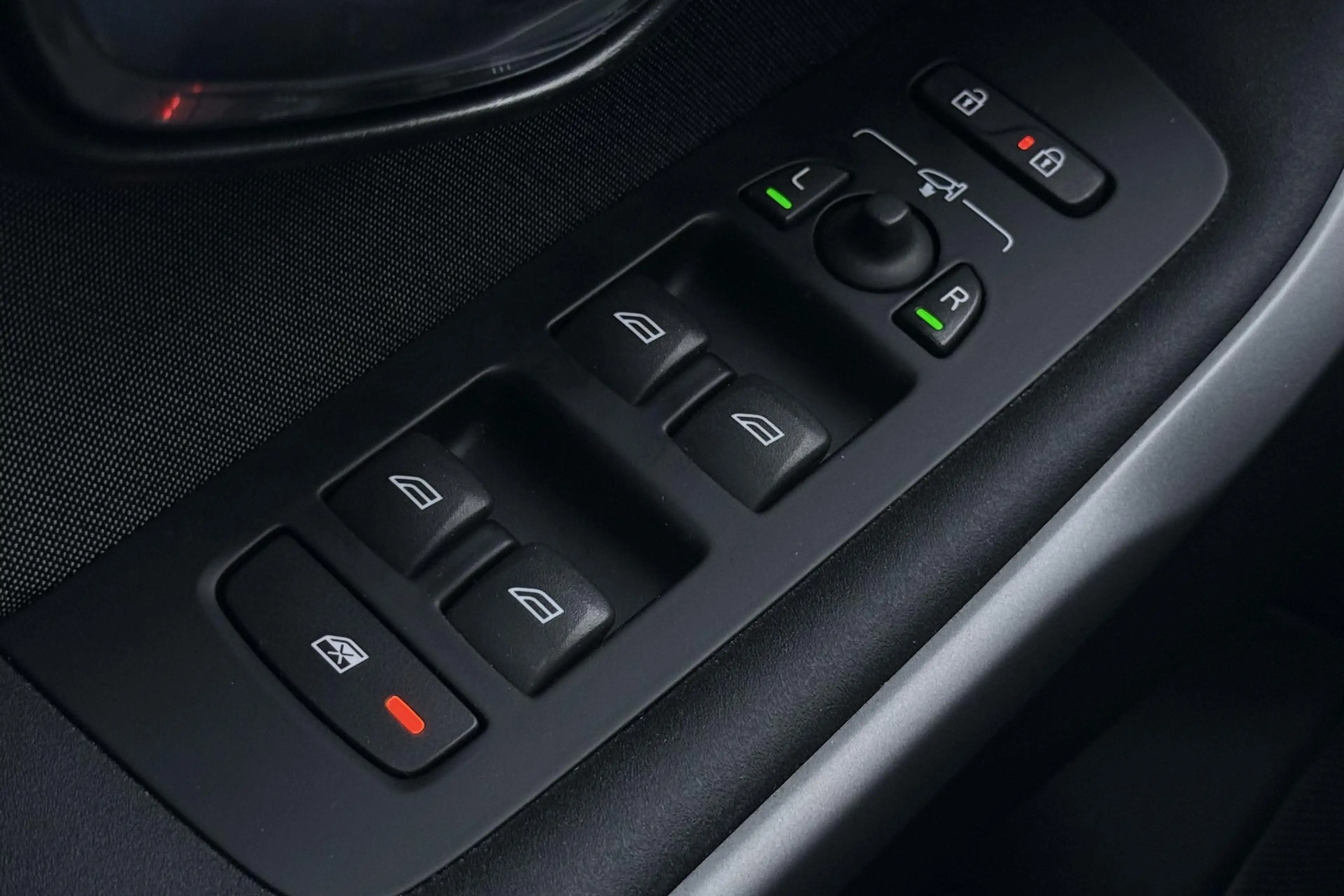 Volvo V40 2.0 T4 Momentum | Trekhaak | Navigatie | Stoelverw — photo 33