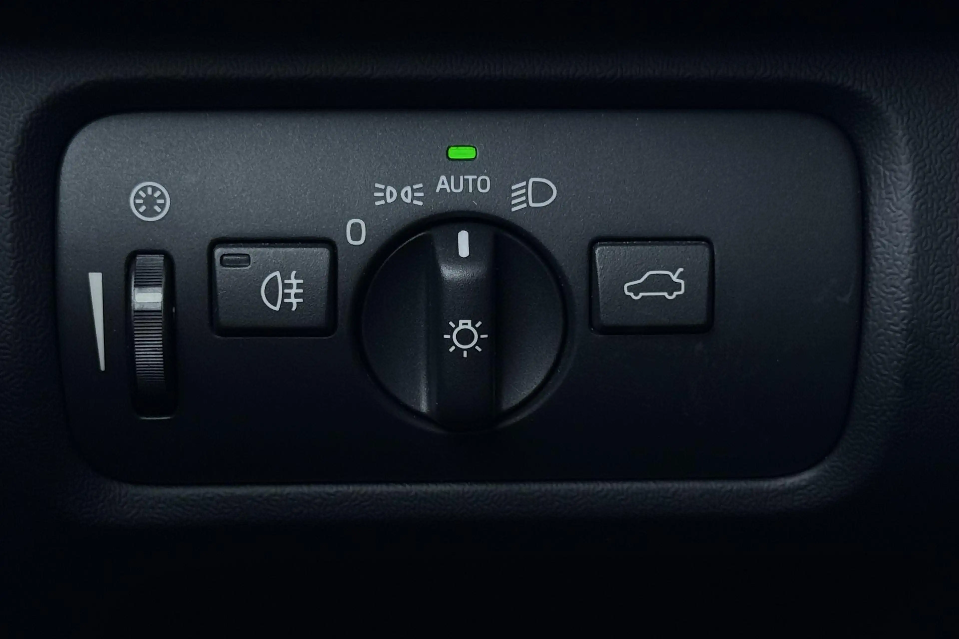 Volvo V40 2.0 T4 Momentum | Trekhaak | Navigatie | Stoelverw — photo 32