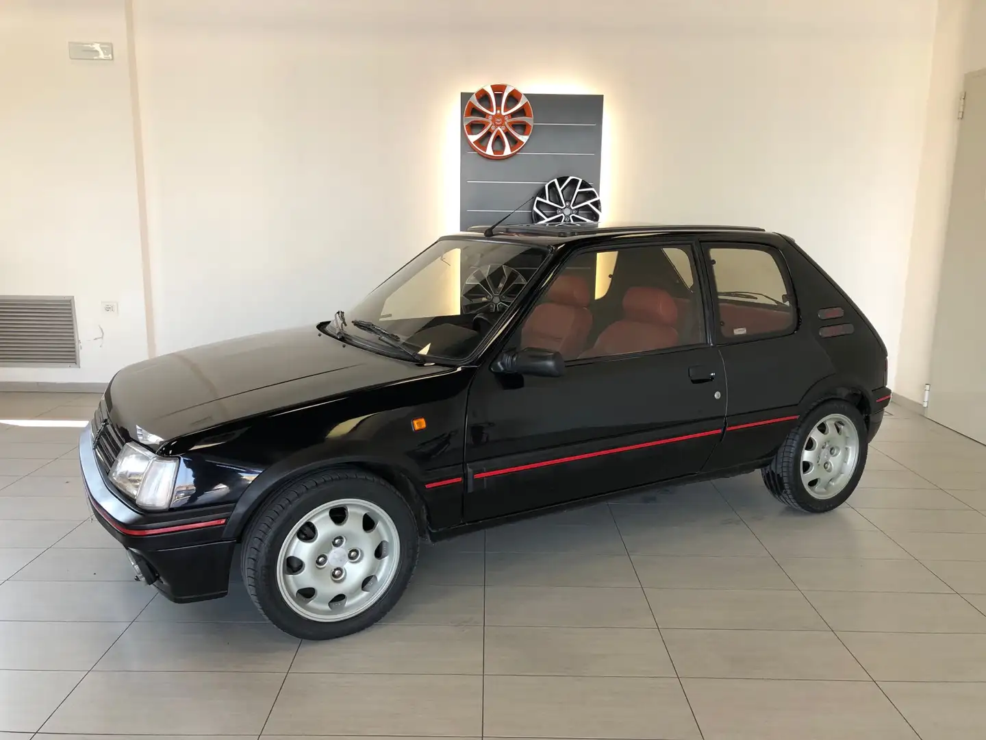 Peugeot 205 3p 1.9 Gti c/TA 130cv 5m Negro - 2