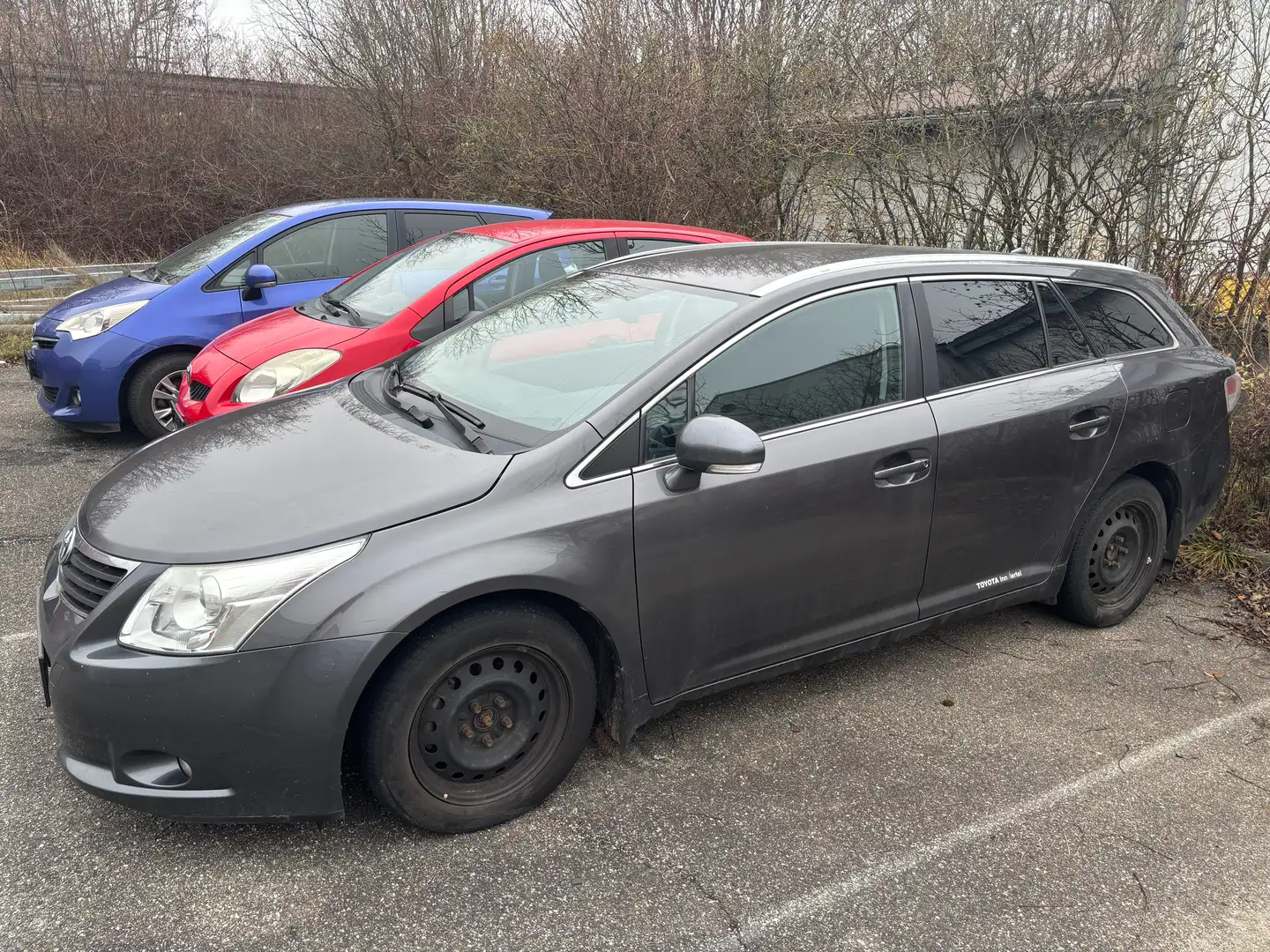 Toyota Avensis Avensis 2,0 D4-D 125 DPF Comfort Comfort Grau - 1
