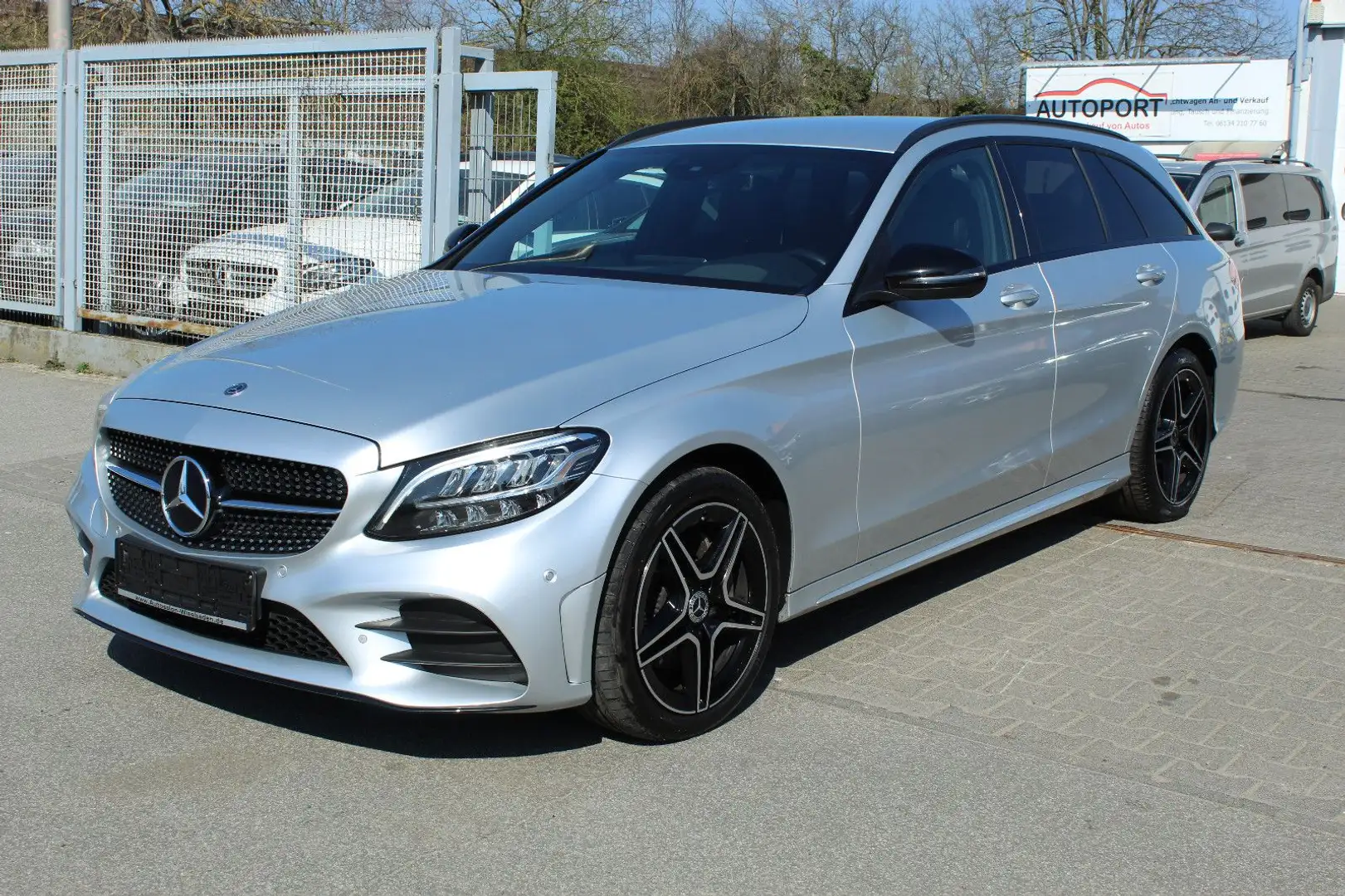 Mercedes-Benz C 220 T-Modell  AMG Line Silber - 1