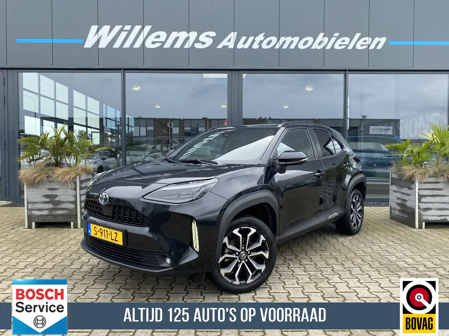 Toyota Yaris Cross 1.5 Hybrid Dynamic Groot Navigatie, Adaptive Cruis Zwart - 1