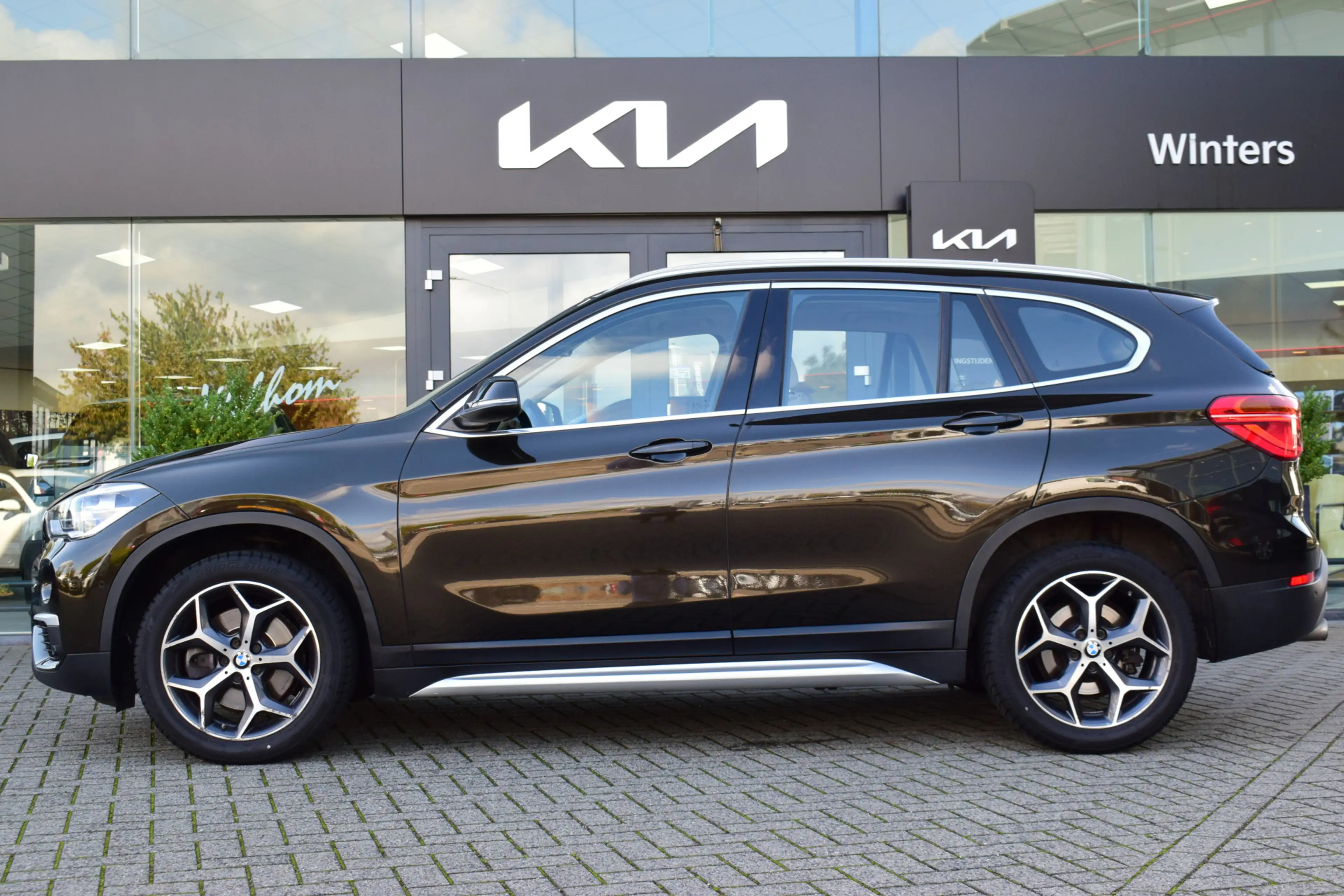 BMW X1 sDrive20i Orange Edition II | Schuif-/ Kanteldak | — photo 24