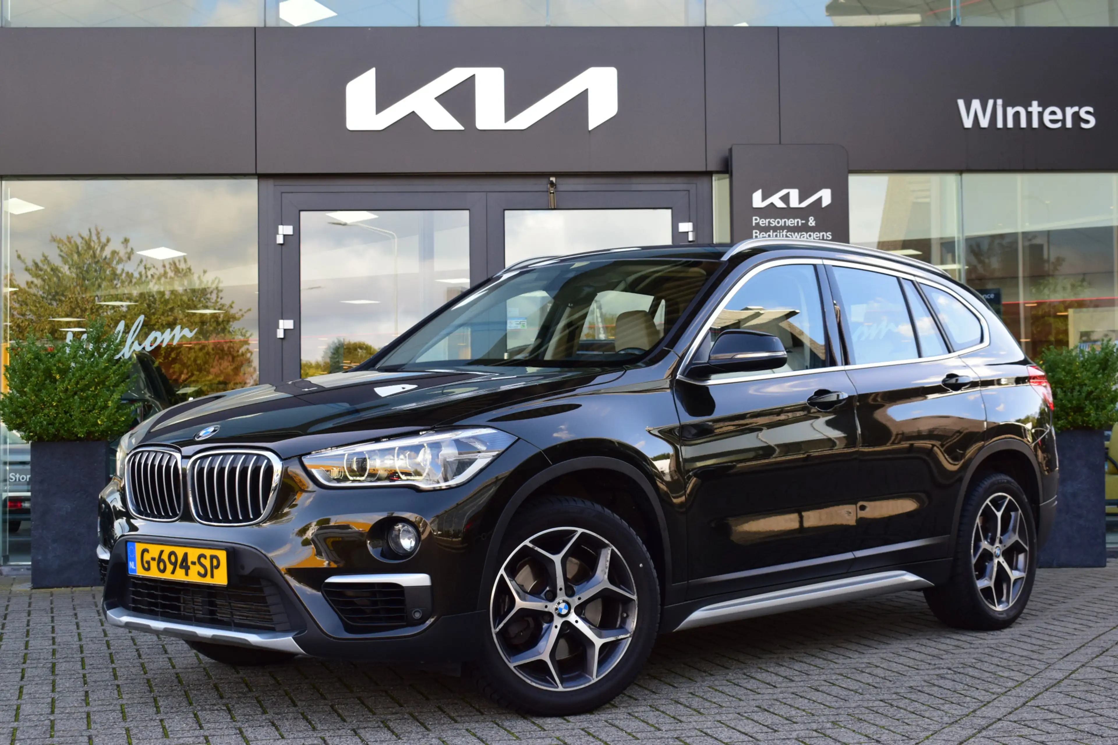 BMW X1 sDrive20i Orange Edition II | Schuif-/ Kanteldak |