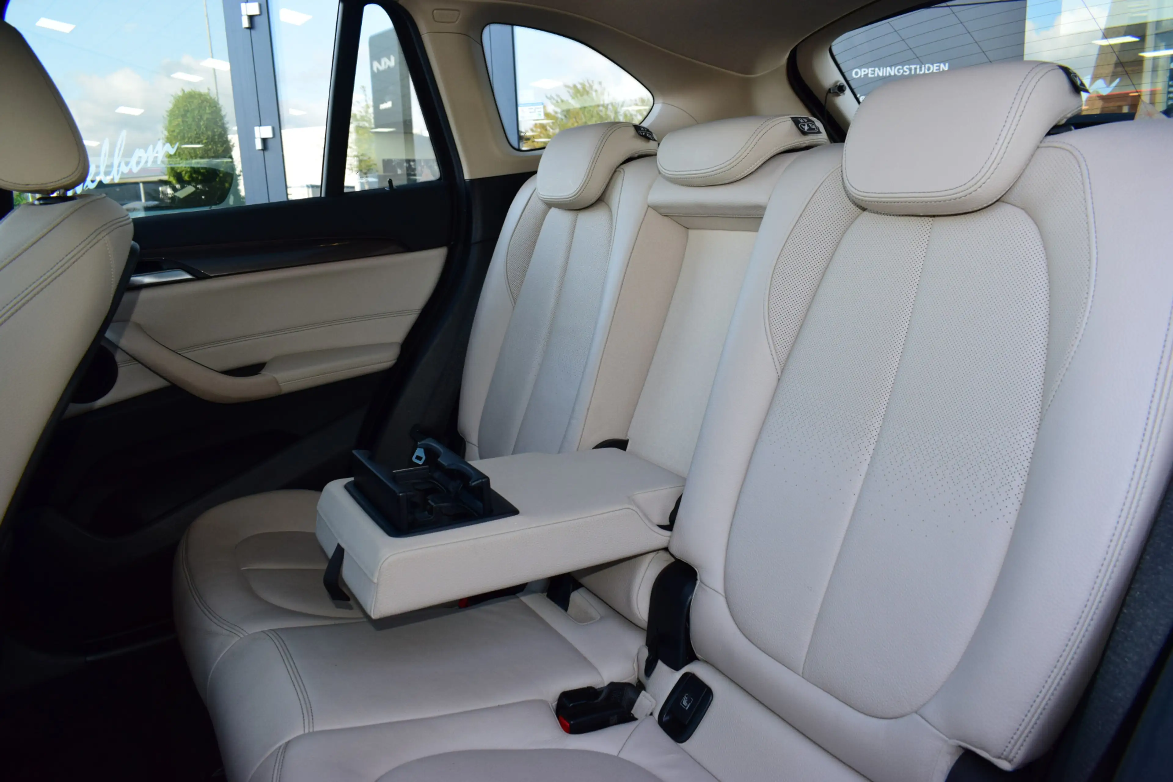 BMW X1 sDrive20i Orange Edition II | Schuif-/ Kanteldak | — photo 9