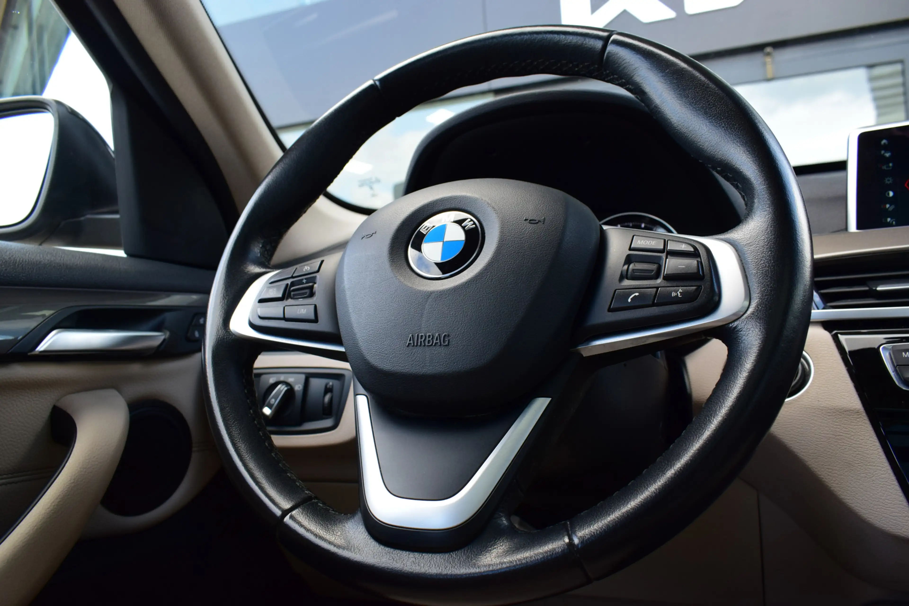 BMW X1 sDrive20i Orange Edition II | Schuif-/ Kanteldak | — photo 15