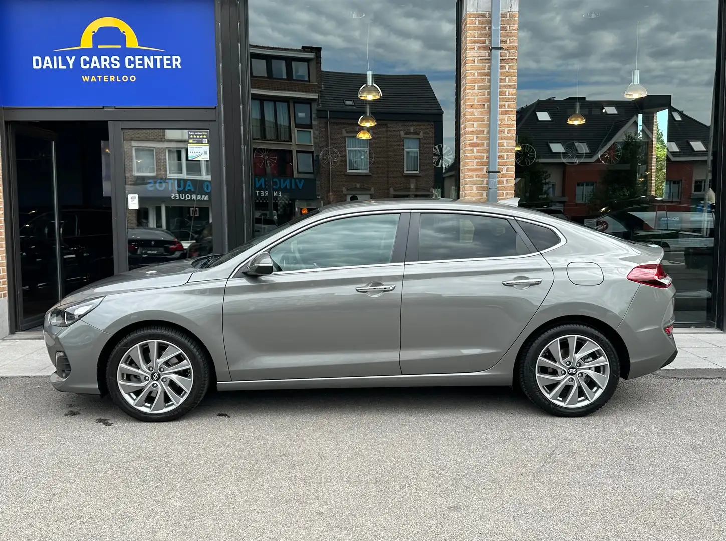 Hyundai i30 Fastback 1.0 T-GDi Inspire Carplay I Navi I Cruise Grau - 2