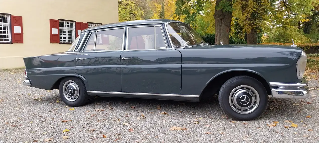 Mercedes-Benz 220, foto 3