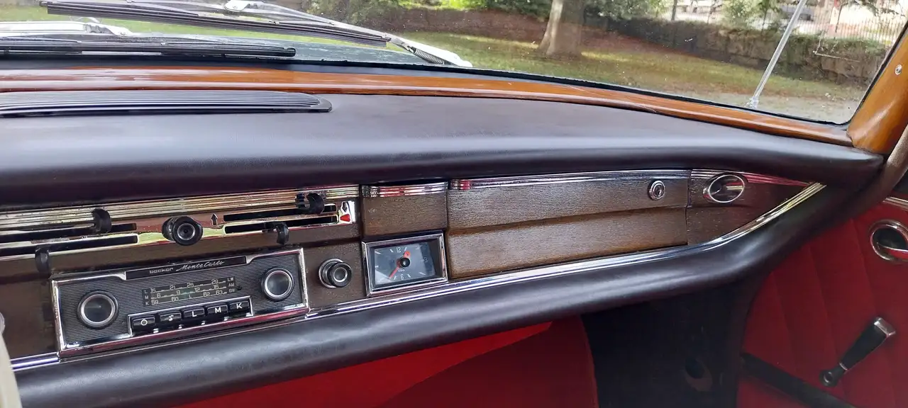 Mercedes-Benz 220, foto 11