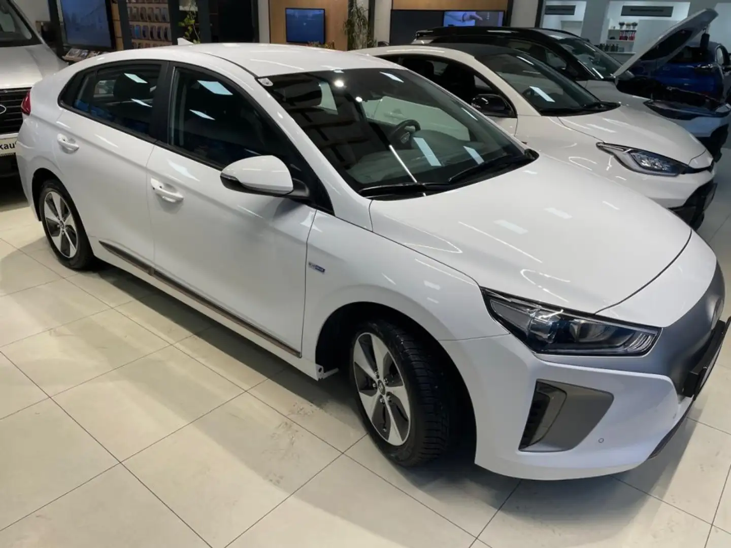 Hyundai IONIQ Elektro 28kWh Level 3 Aut. Blanc - 1