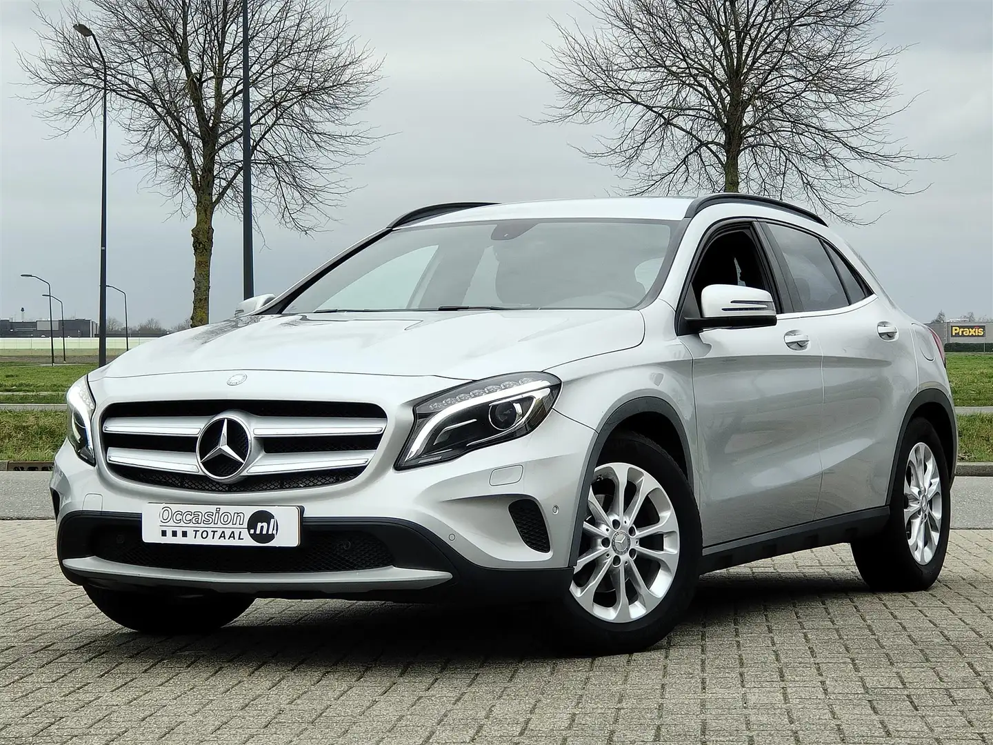 Mercedes-Benz GLA 200 Ambition | Automaat | Navi | LED | Climate | Cruis Grau - 1
