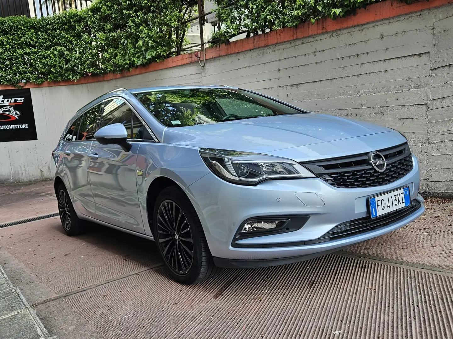 Opel Astra Sports Tourer 1.6 cdti Innovation 136cv - Autom. Blauw - 2