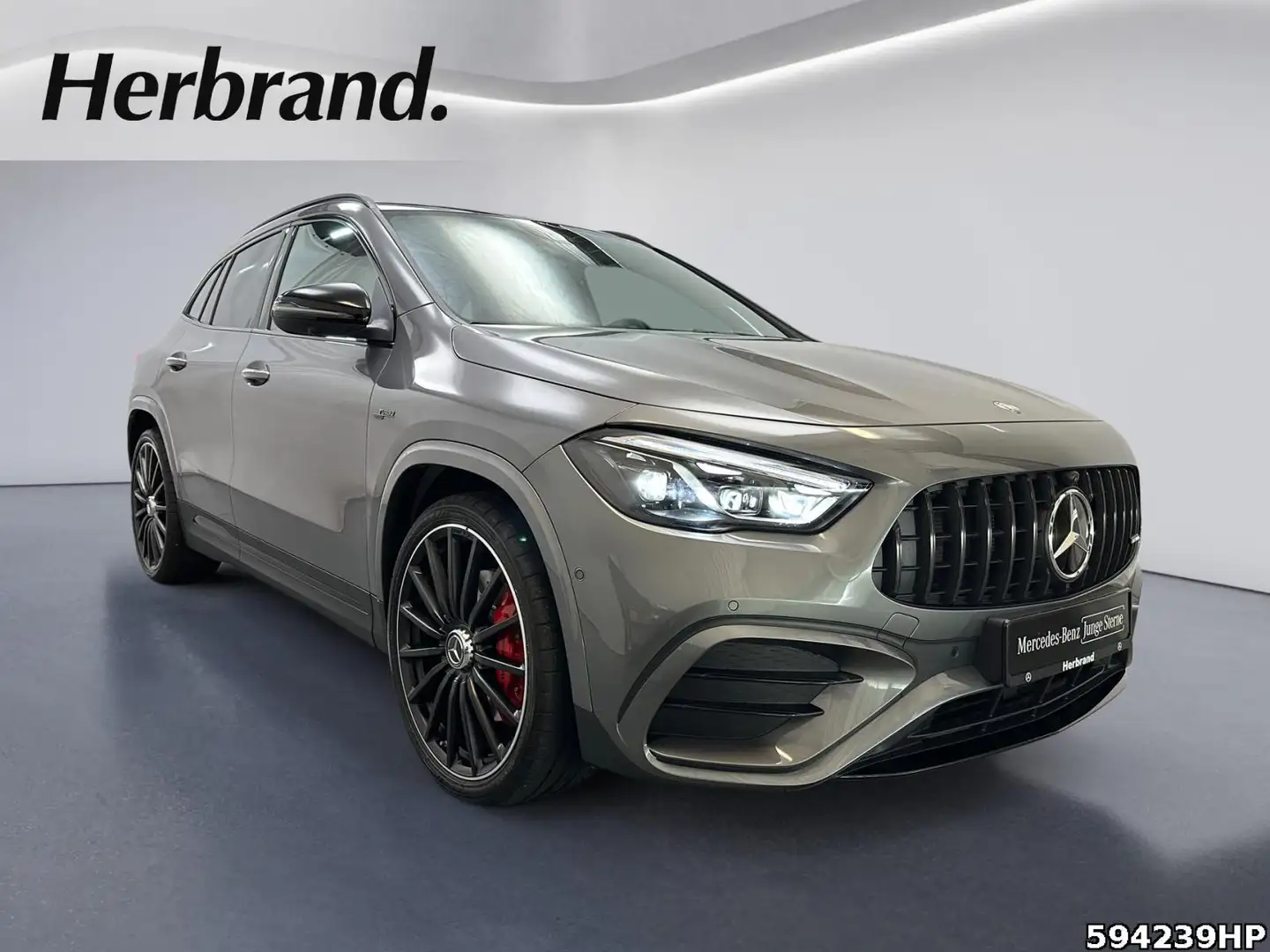 Mercedes-Benz GLA 35 AMG 4M Night Pano Burmester MULTIBEAM . Grau - 2