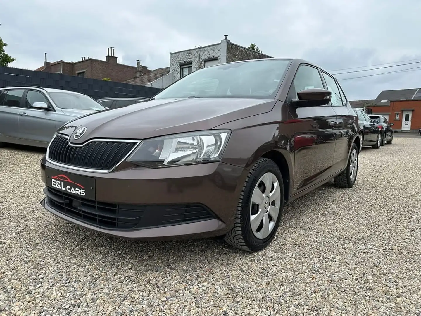 Skoda Fabia 1.0i **12 mois de garantie** Brun - 1
