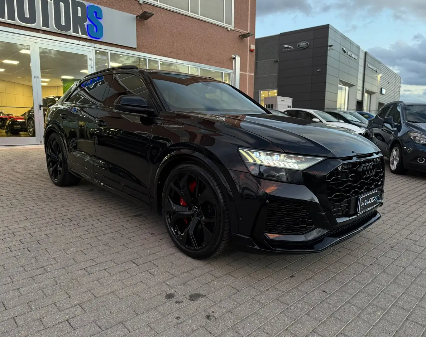 Audi RS Q8 4.0 mhev quattro tiptronic Zwart - 1