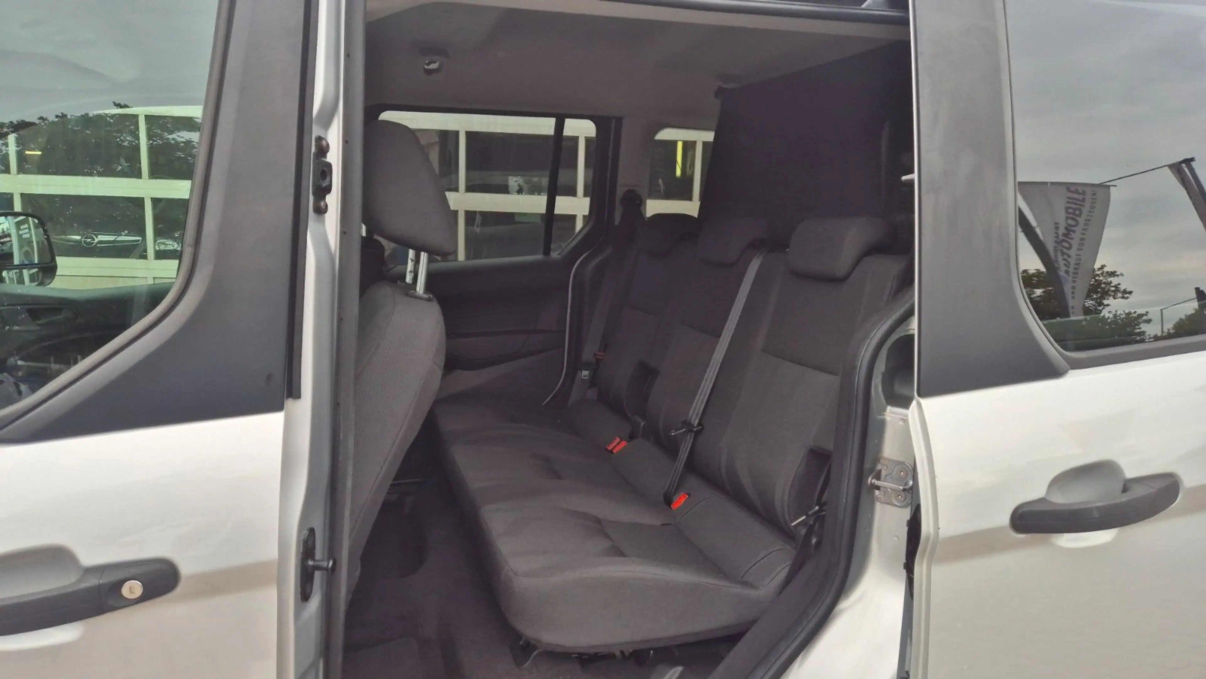 Ford Tourneo Connect Trend *1 Hand* — photo 9