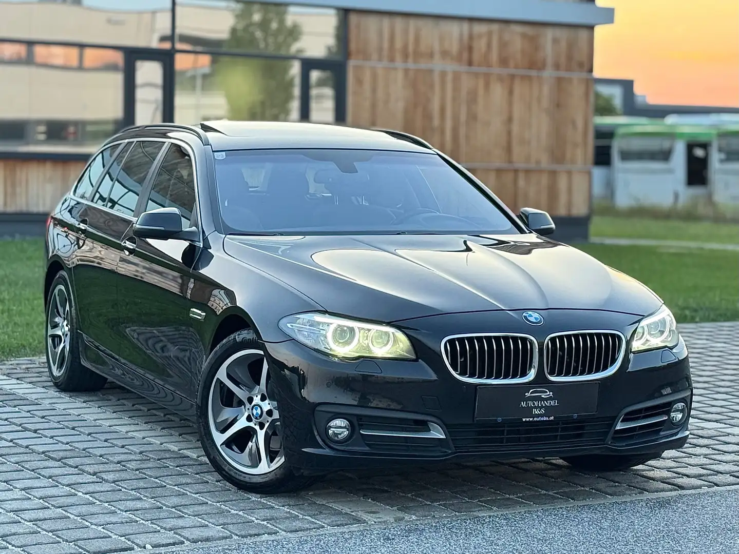 BMW 520 d Touring Aut. *FACELIFT, LEDER, SOFT-CLOSE, PANO* Negro - 1