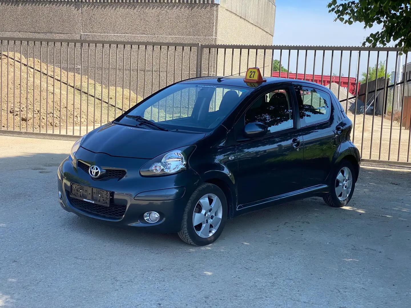 Toyota Aygo 1.0i VVT-i Sport airco Grijs - 1