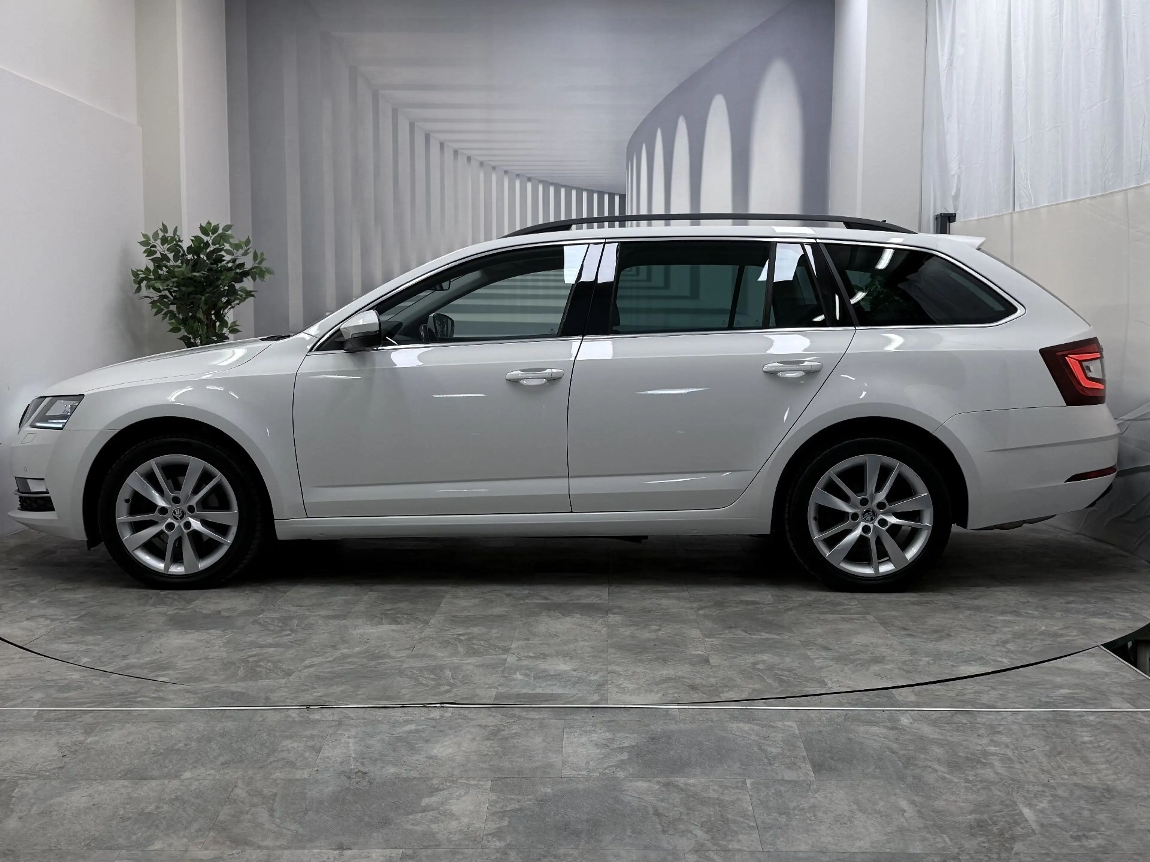 Skoda Octavia Style I Limited Combi I 1,6 TDI 4x4 I NEUES GUTAC — photo 13