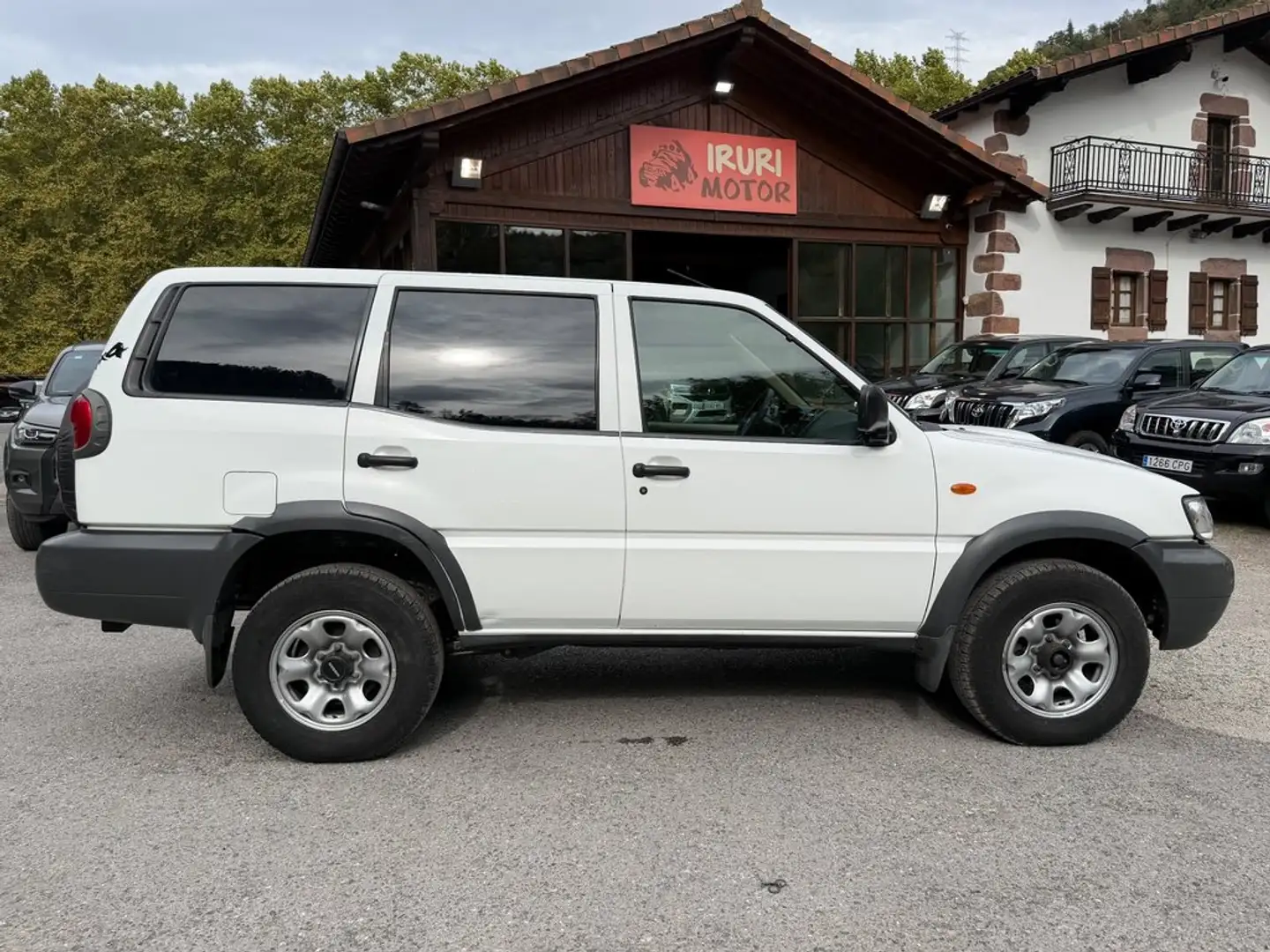 Nissan Terrano 2.7 TDi Comfort Blanco - 1
