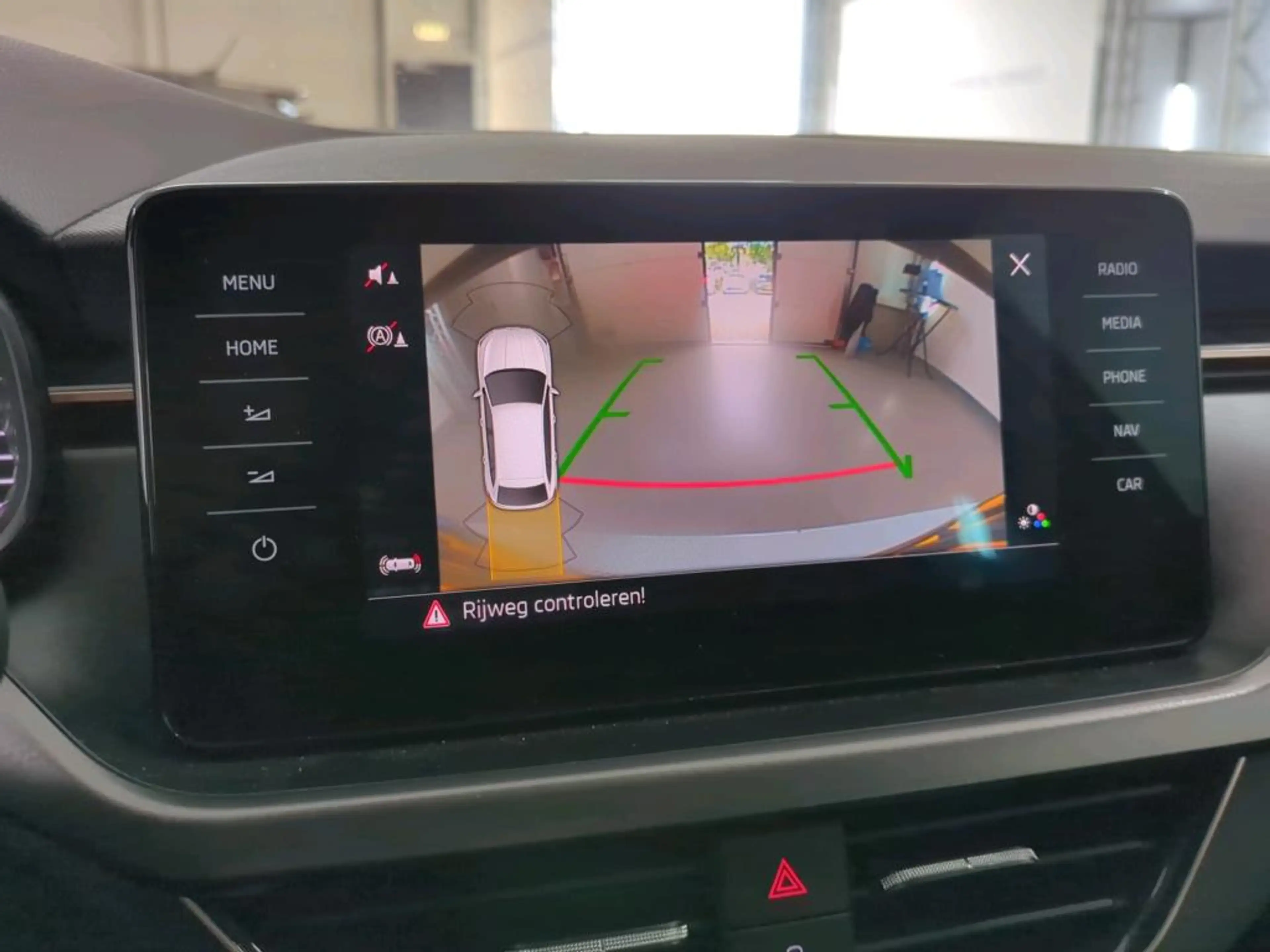 Skoda Scala 1.0 TSI Business Edition / LEER/ PARK.SENSOREN V+A — photo 8