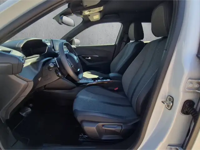 Peugeot 2008 view 9