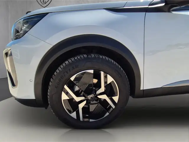 Peugeot 2008 view 11