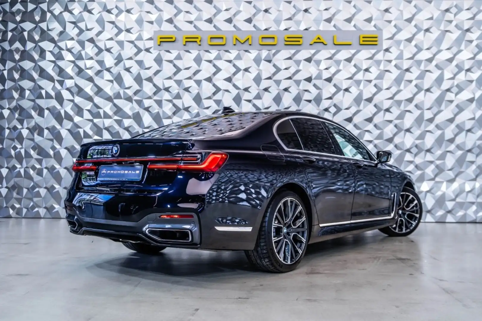 BMW 740 740dA xDrive Bleu - 2