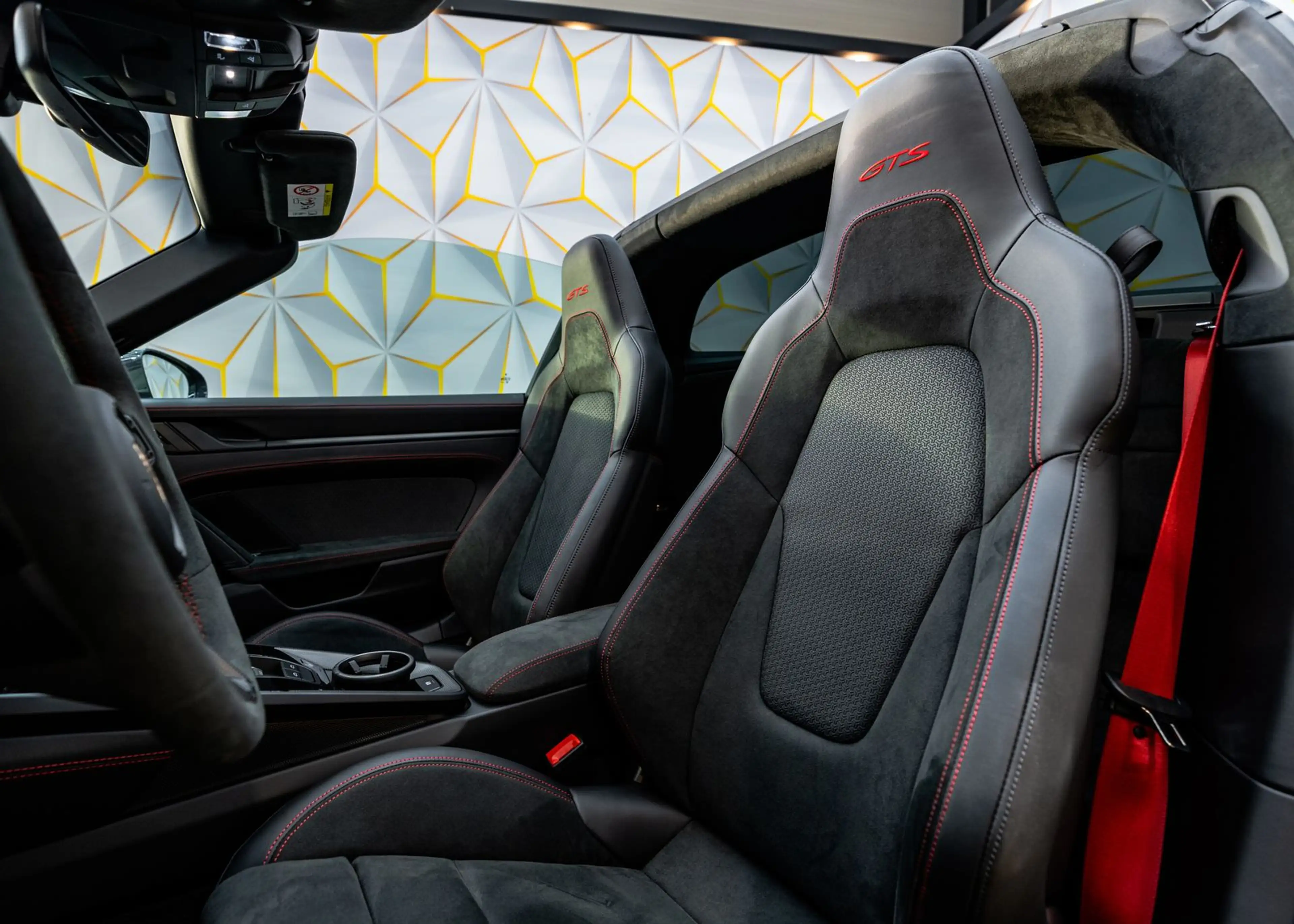 Porsche 911 Targa 4 GTS/BOSE/Carbon — photo 12