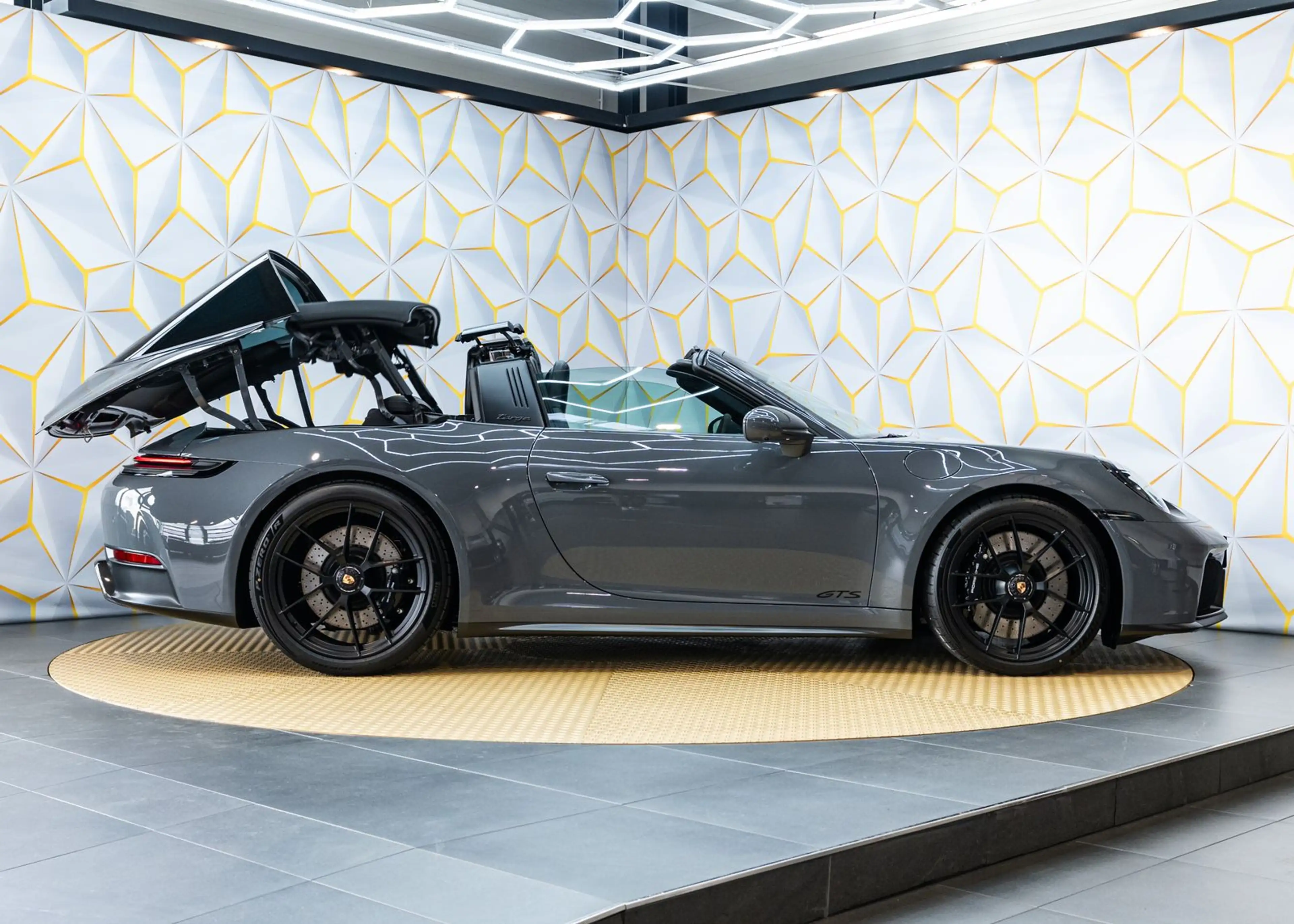 Porsche 911 Targa 4 GTS/BOSE/Carbon — photo 8