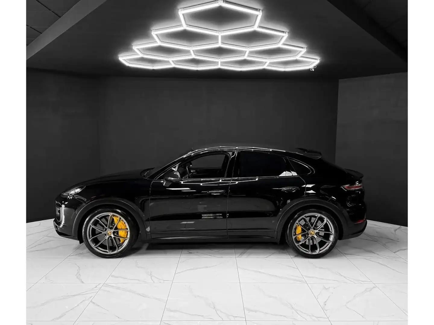 Porsche Cayenne Coupe Turbo GT Zwart - 2